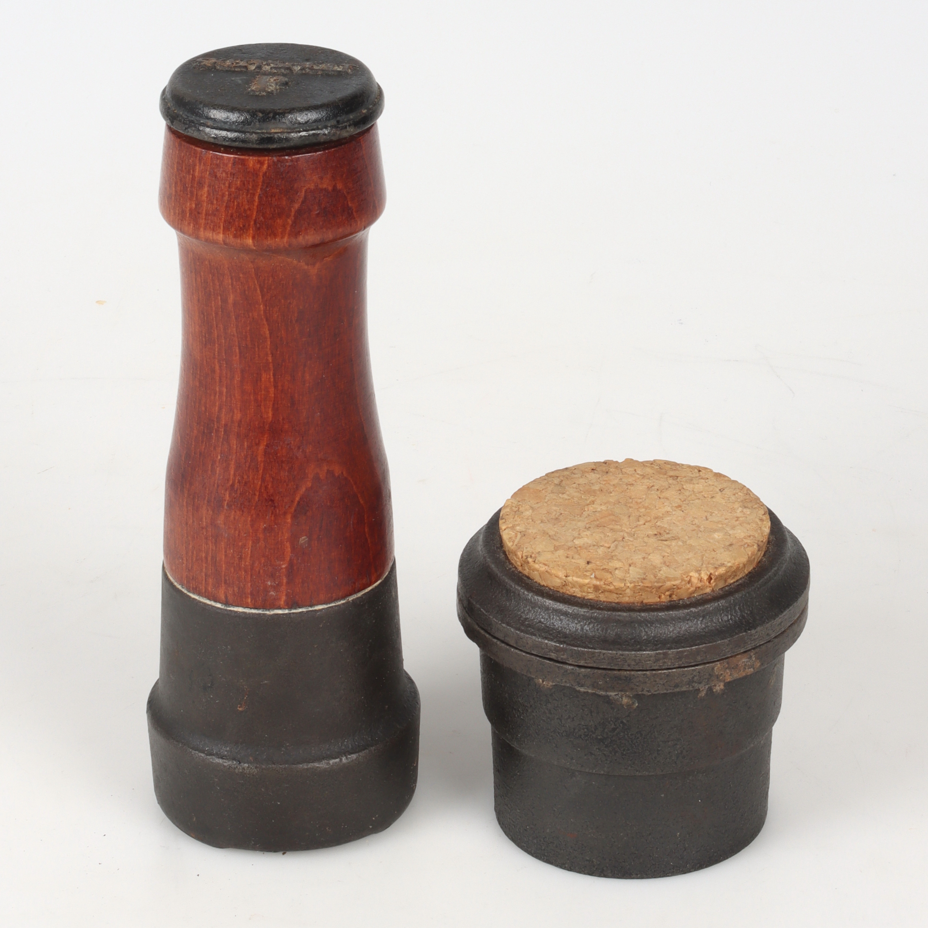 SALT och PEPPARKVARN, 2 delar Skeppshult, Sverige, 1900-tal.