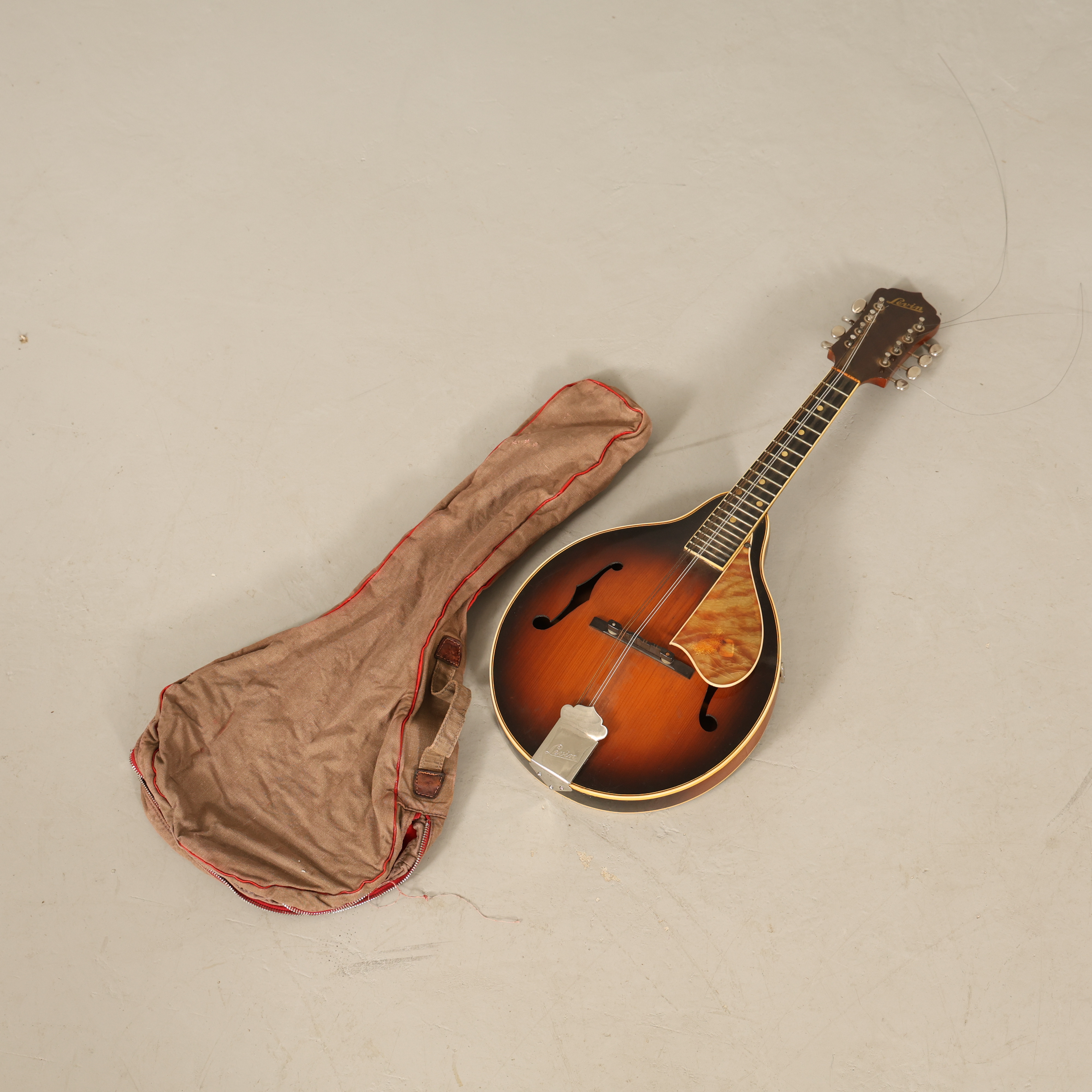 MANDOLIN, AB Herman Carlson Levin, Göteborg.