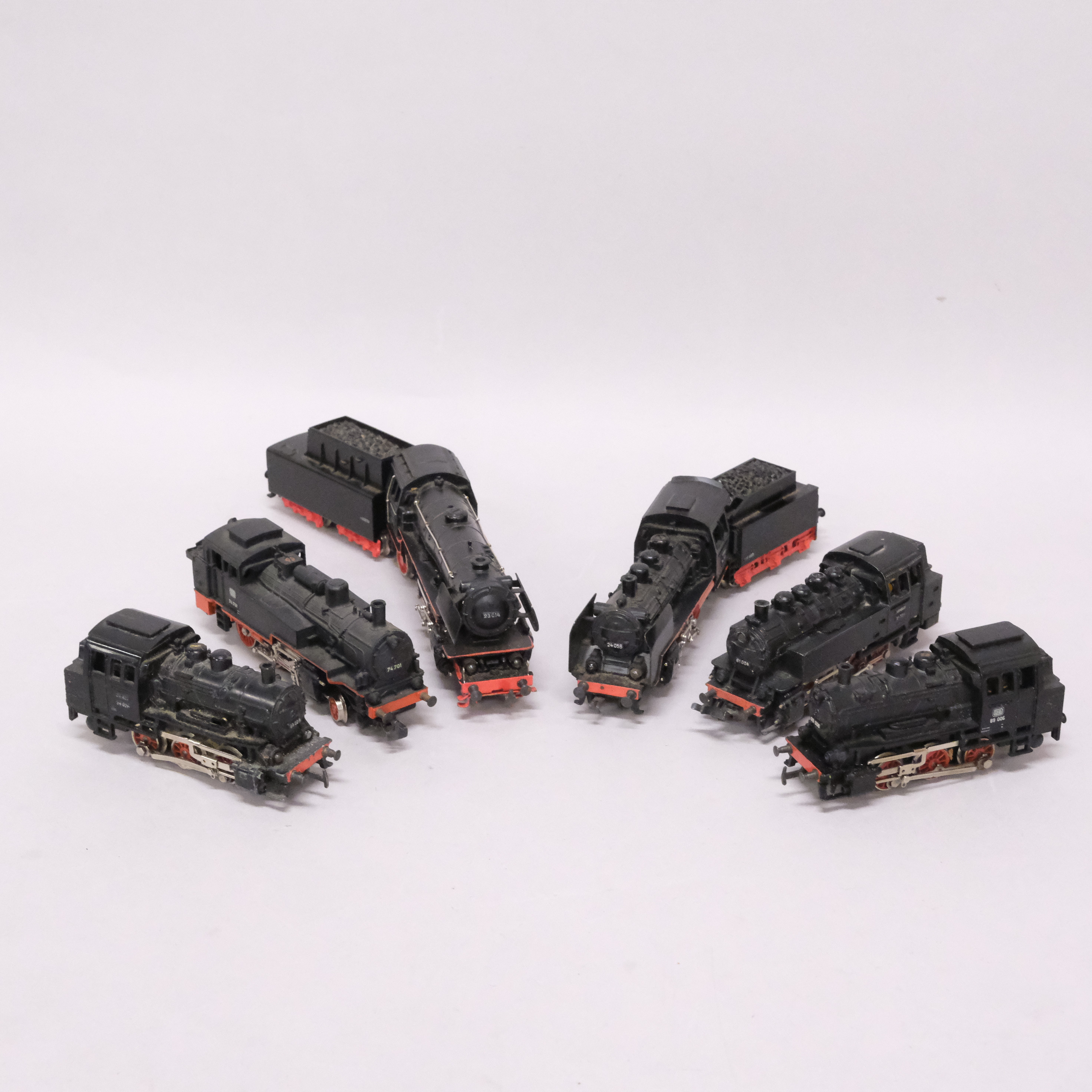 MÄRKLIN. MODELLJÄRNVÄG, SEX ÅNGLOK. SKALA H0.