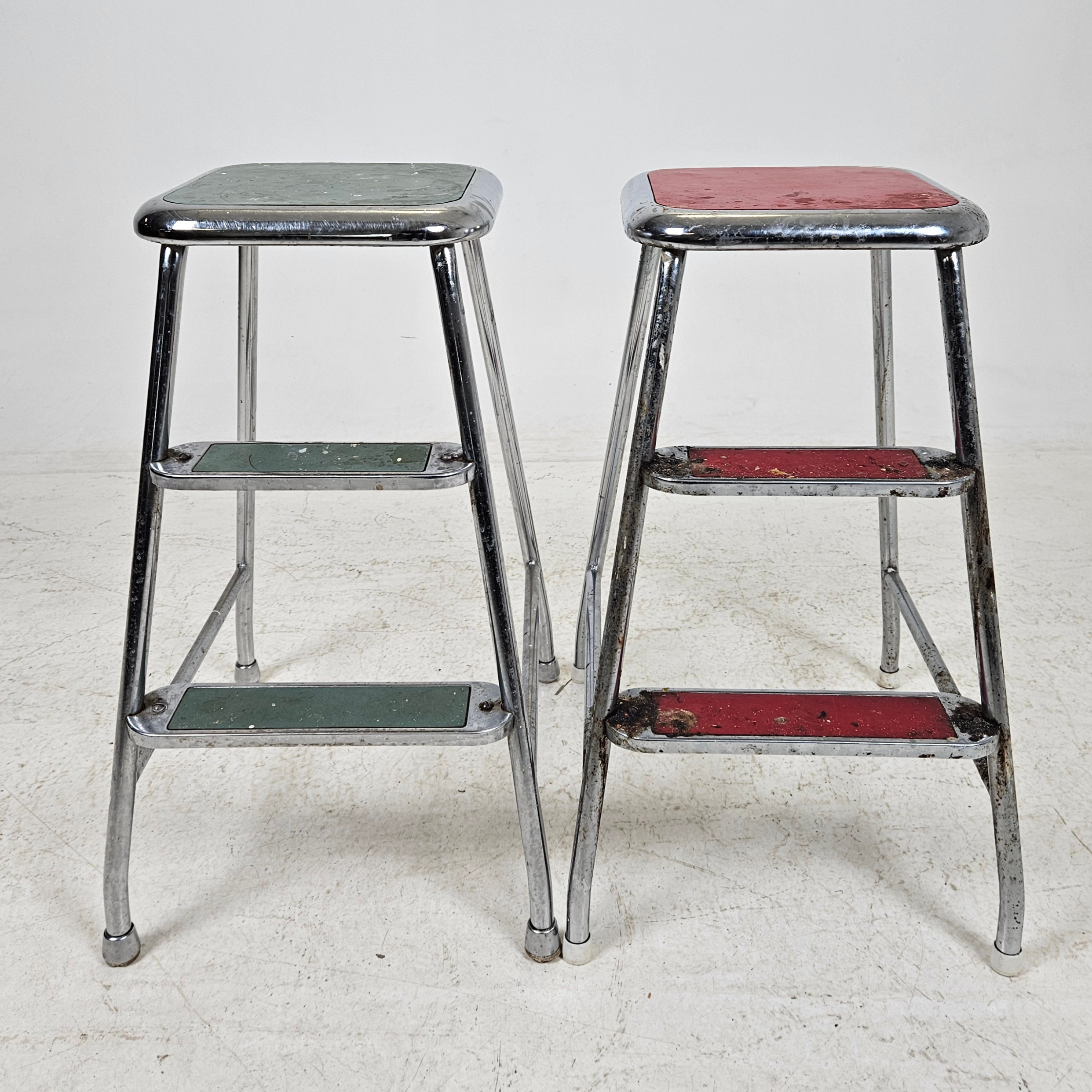 STEGPALLAR, 2 st, Verkstad Aktiebolaget Lindqkvist, Motala.