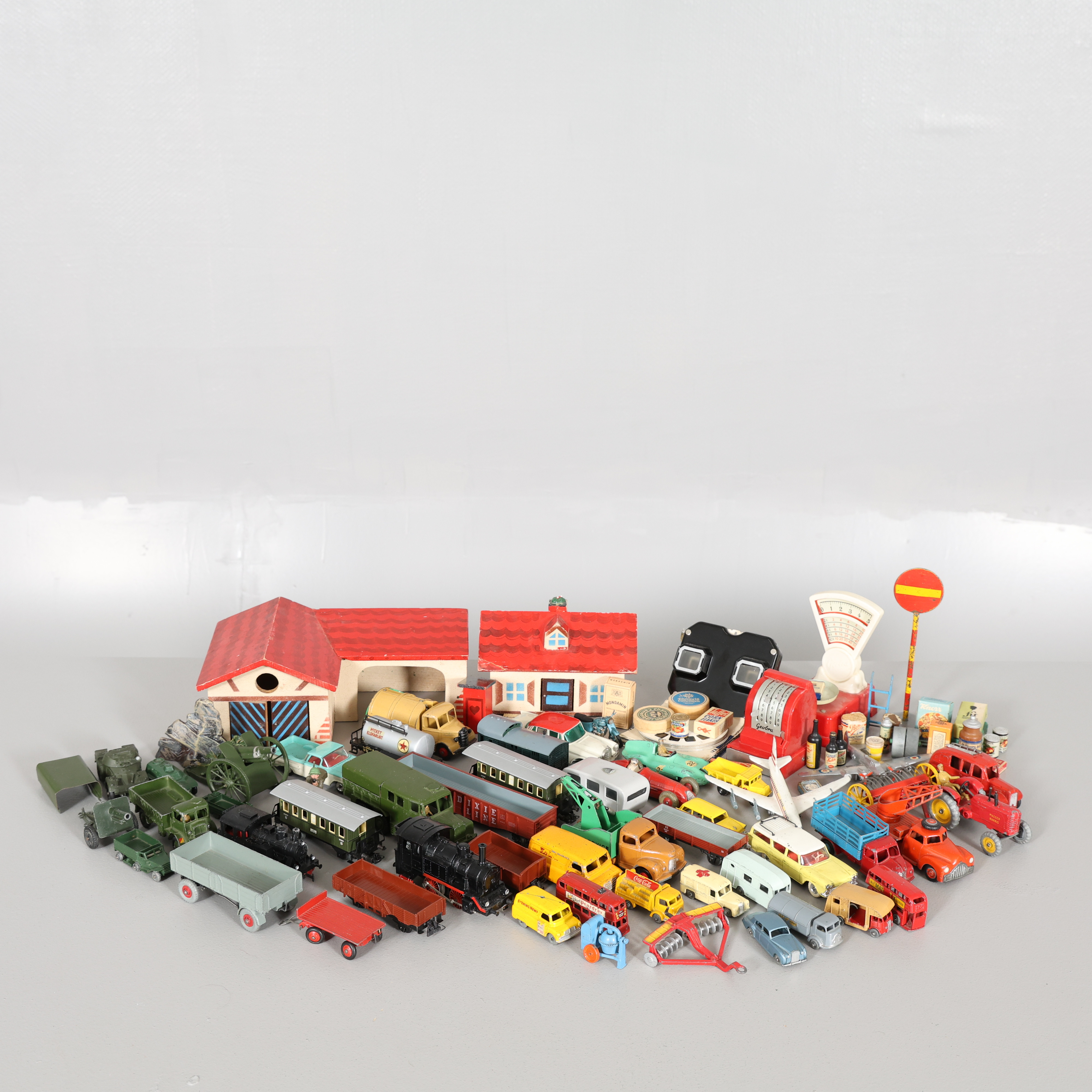 LEKSAKER parti, främst 1900-talets mitt.