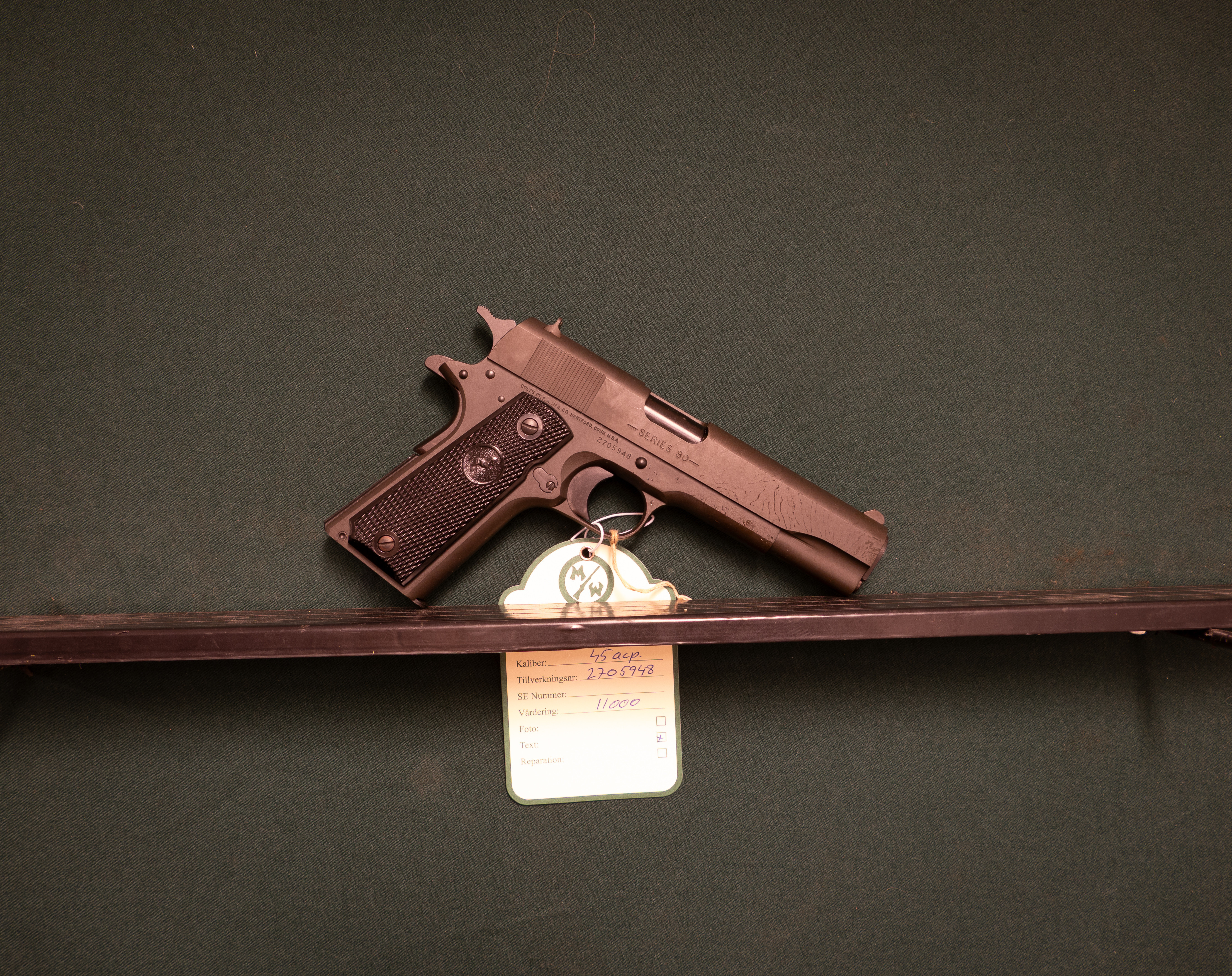 Colt 1991 A1 .45 Tillv.nr. 2705948 SE1880174.