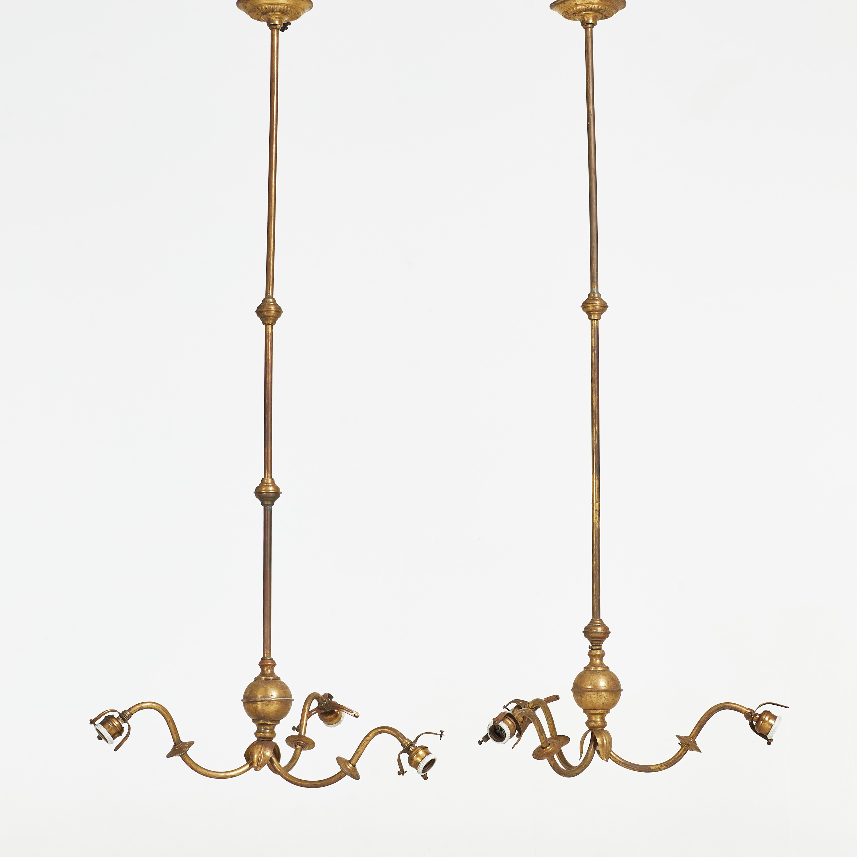 TAKARMATURER, 1 par, patinerad metall, tre ljuspunkter, 1900-talets första hälft.