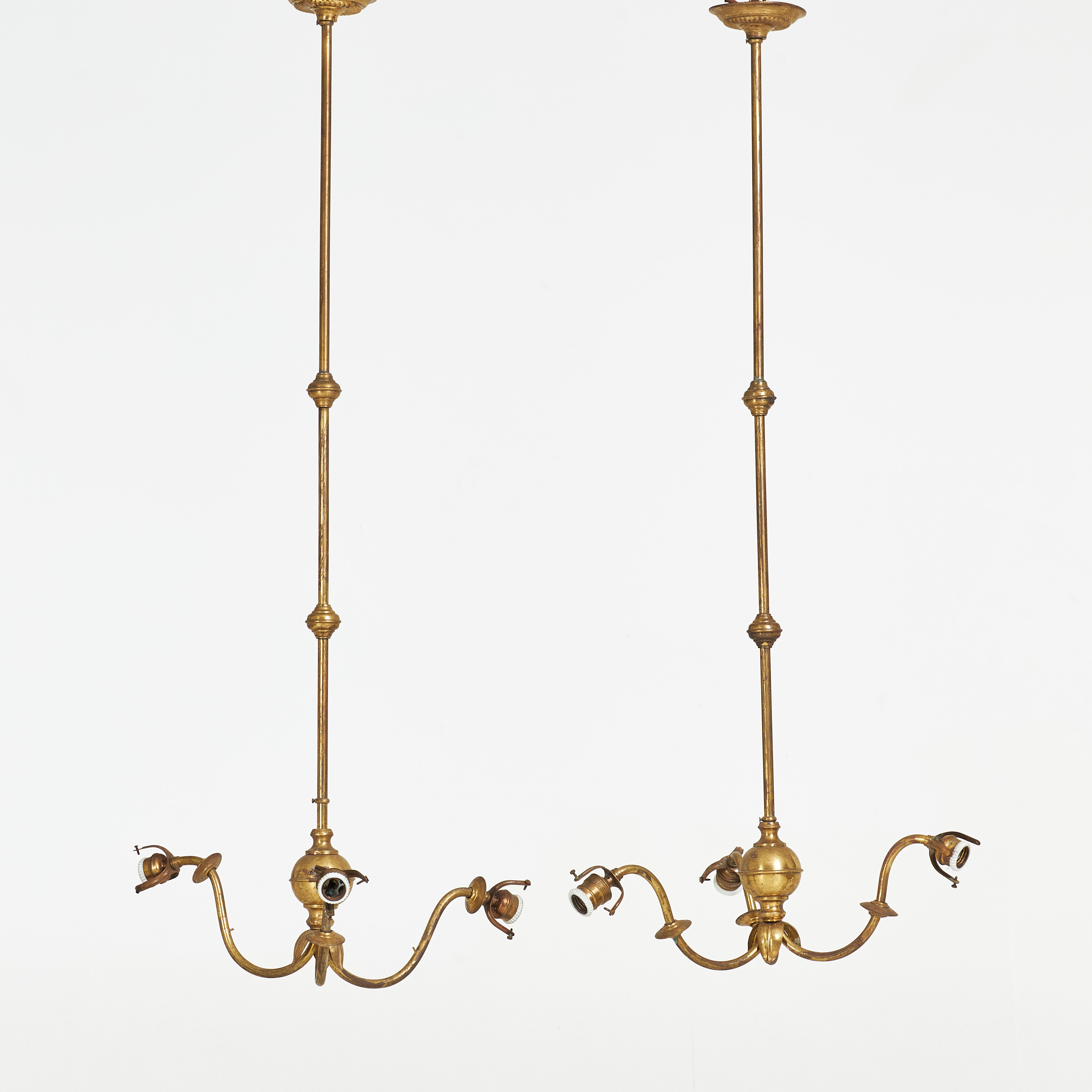 TAKARMATURER, 1 par, patinerad metall, tre ljuspunkter, 1900-talets första hälft.