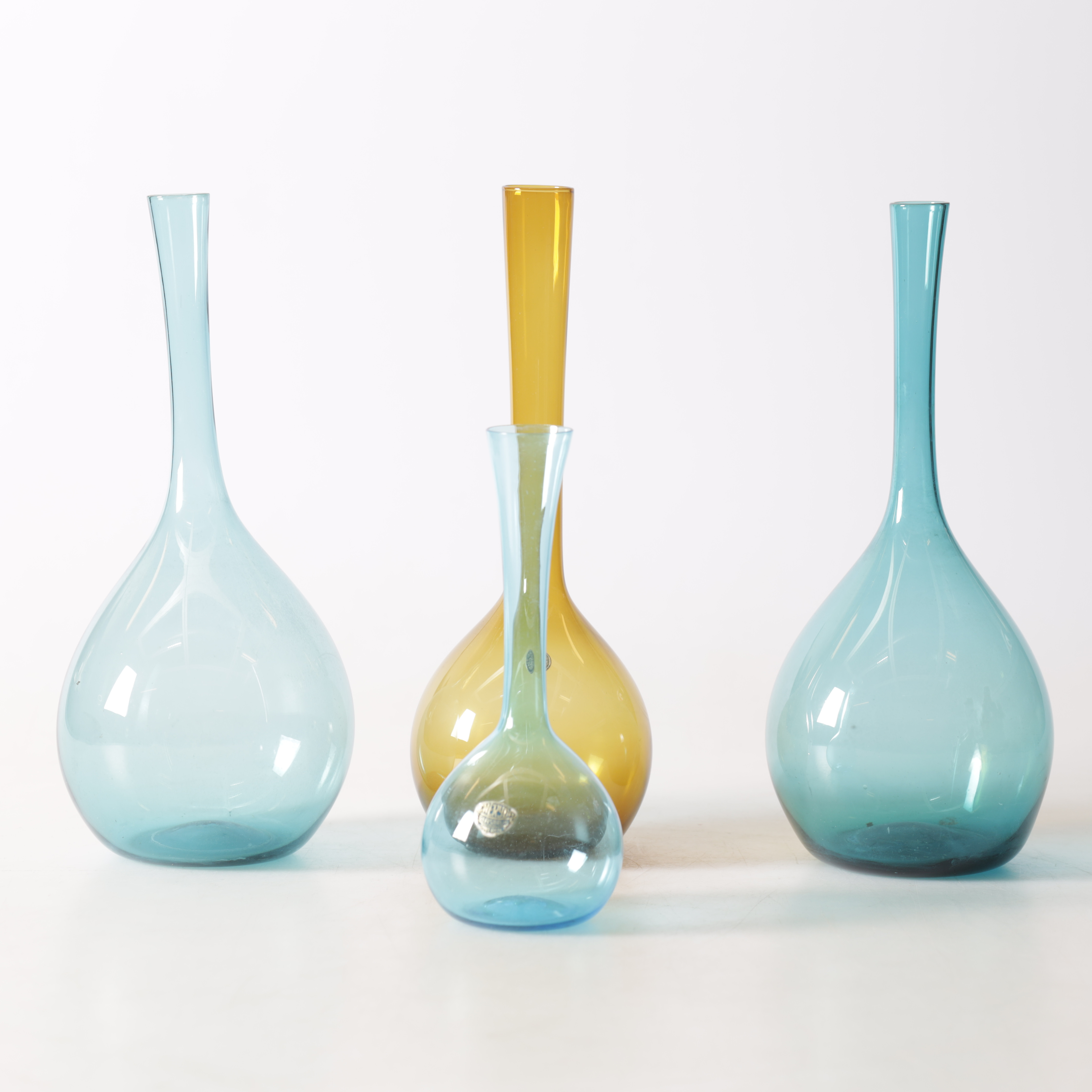 BULBVASER, 4 st, glas, bl a Eneryda Glasbruk, 1900-tal.