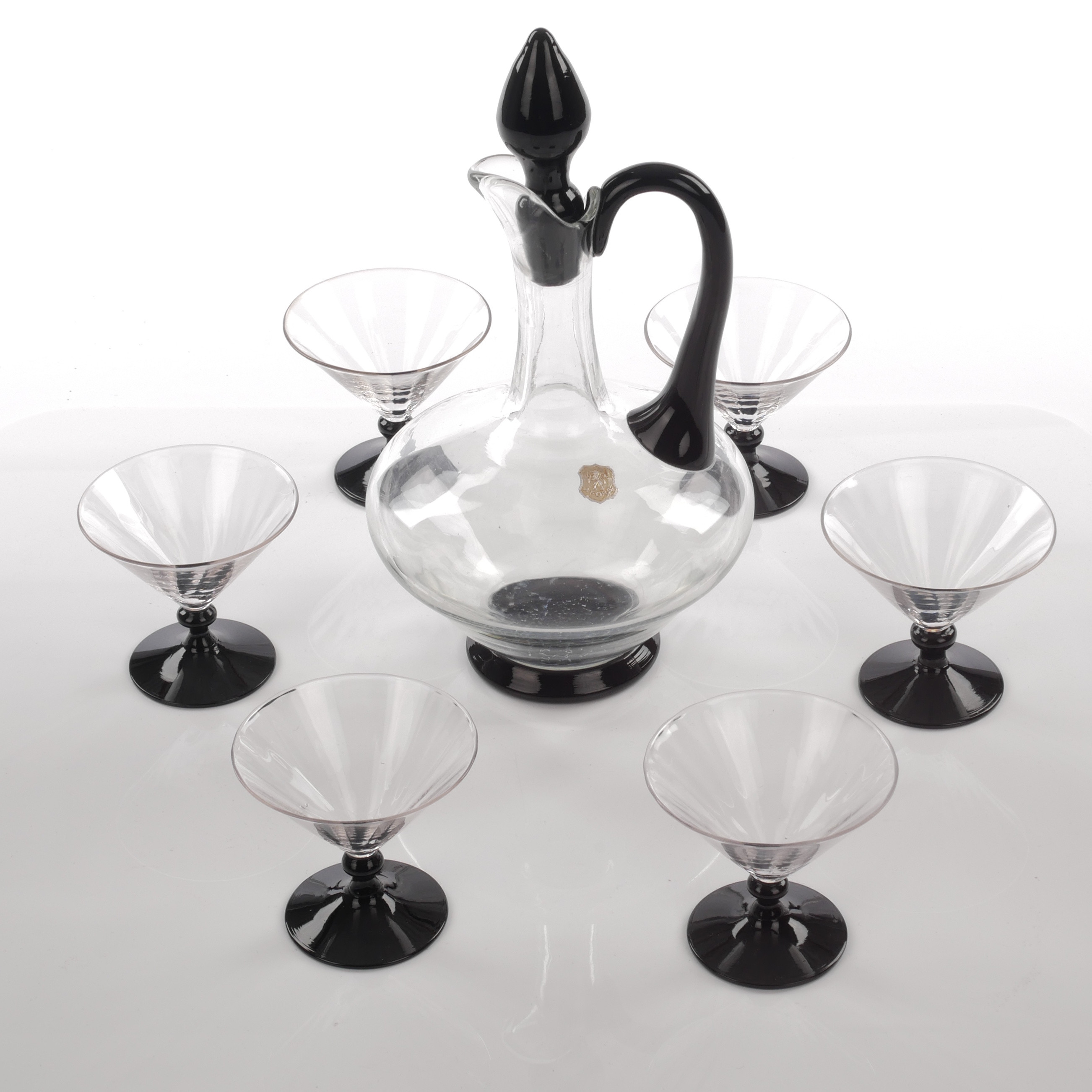 LIKÖRSERVIS, 7 delar, optikblåst glas med svart fot, Åfors, 1900-talets andra kvartal.