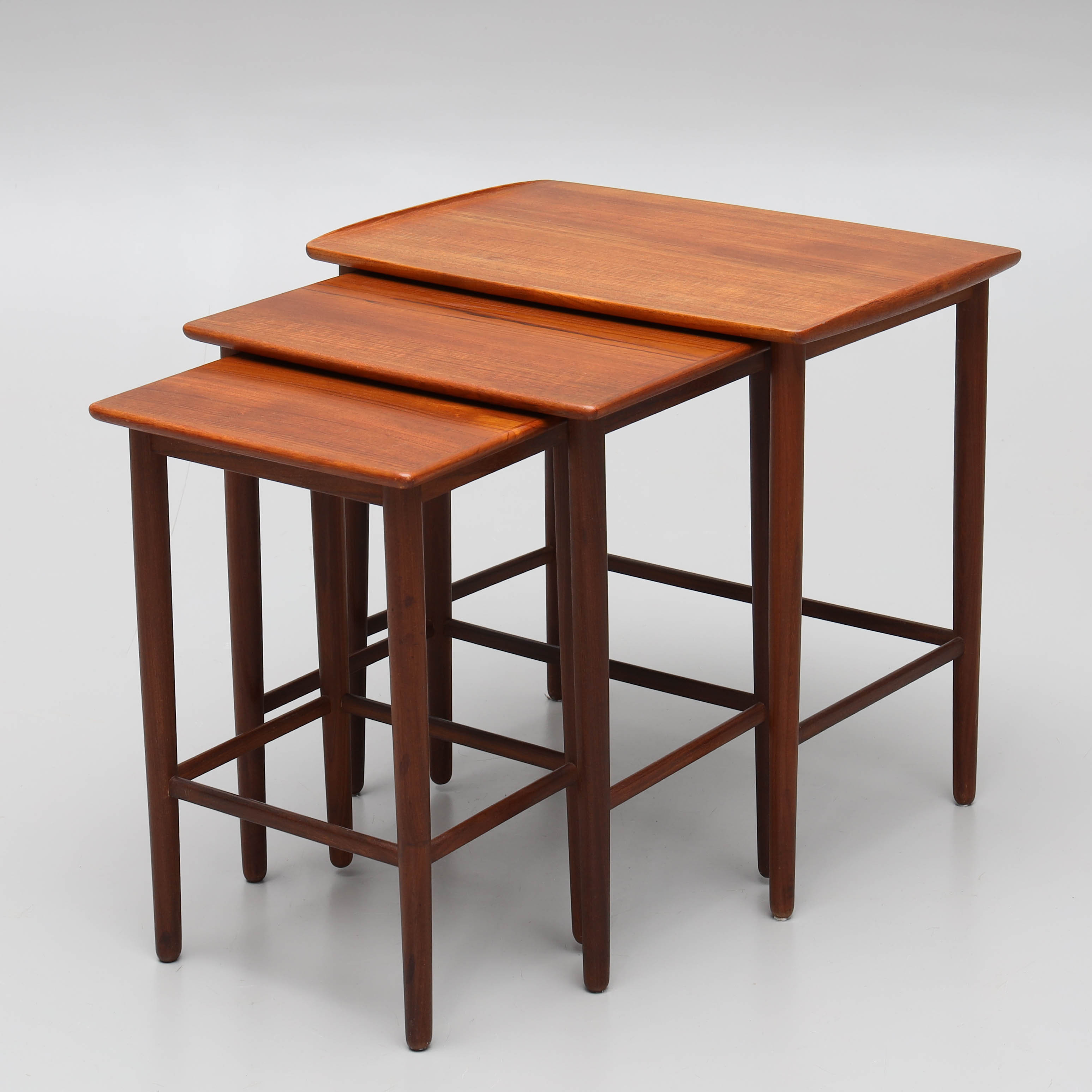 SATSBORD, 3 delar, teakfanér, 1950/60-tal.