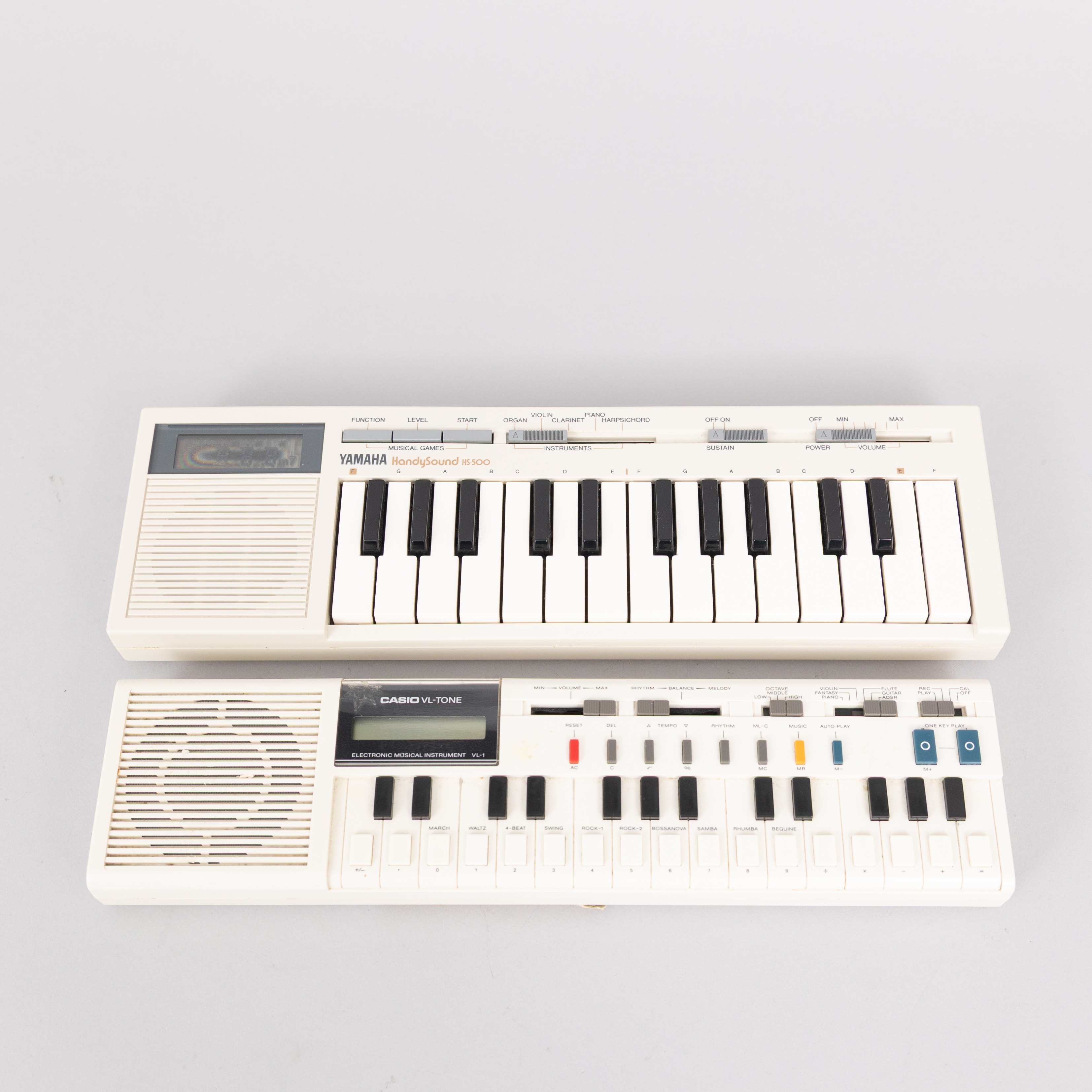 SYNTAR, 2 st, batteridrivna, Yamaha och Casio, 1980-tal.