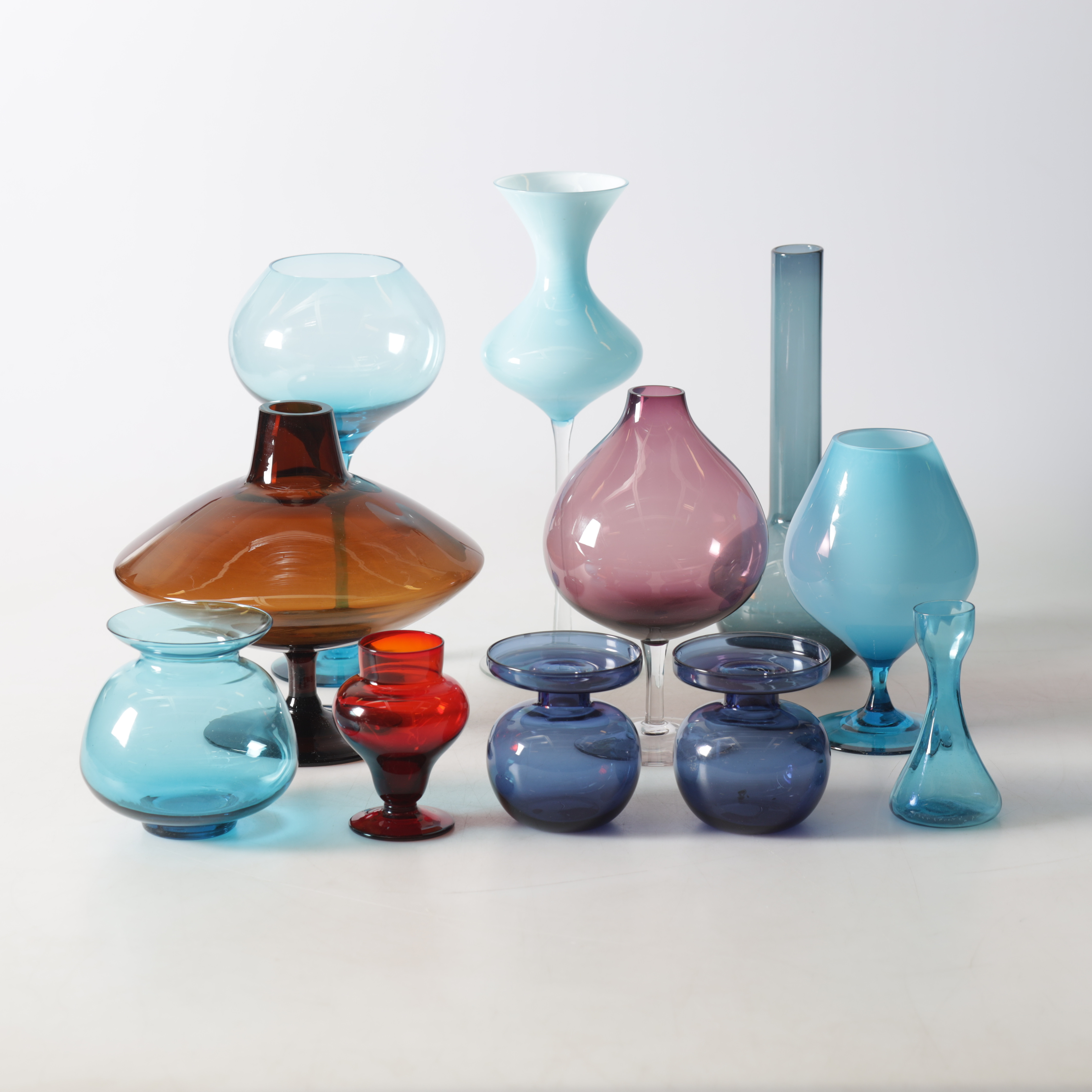 VASER, 11 st, glas, bl a Gullaskruf, 1900-tal.