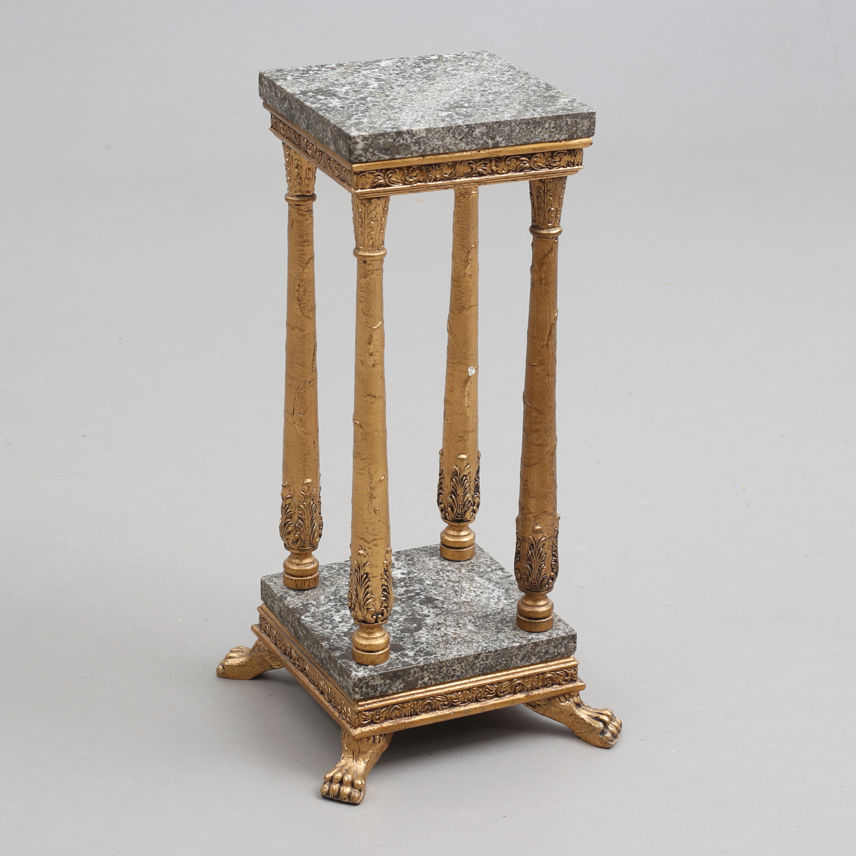 PIEDESTAL, med stenskiva, 1900-talets andra hälft.