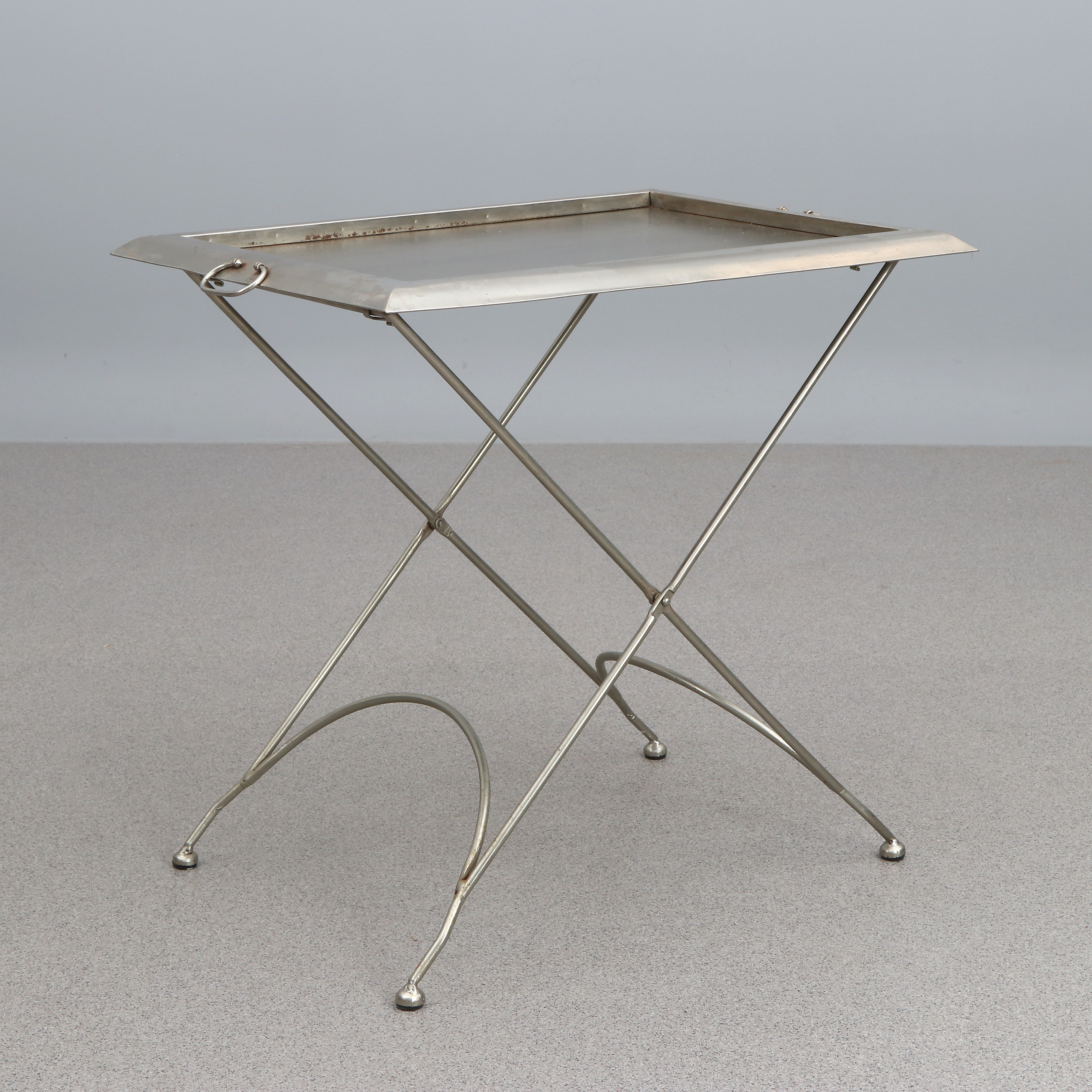 BRICKBORD. Borstat stål. Samtida tillverkning. Omärkt.