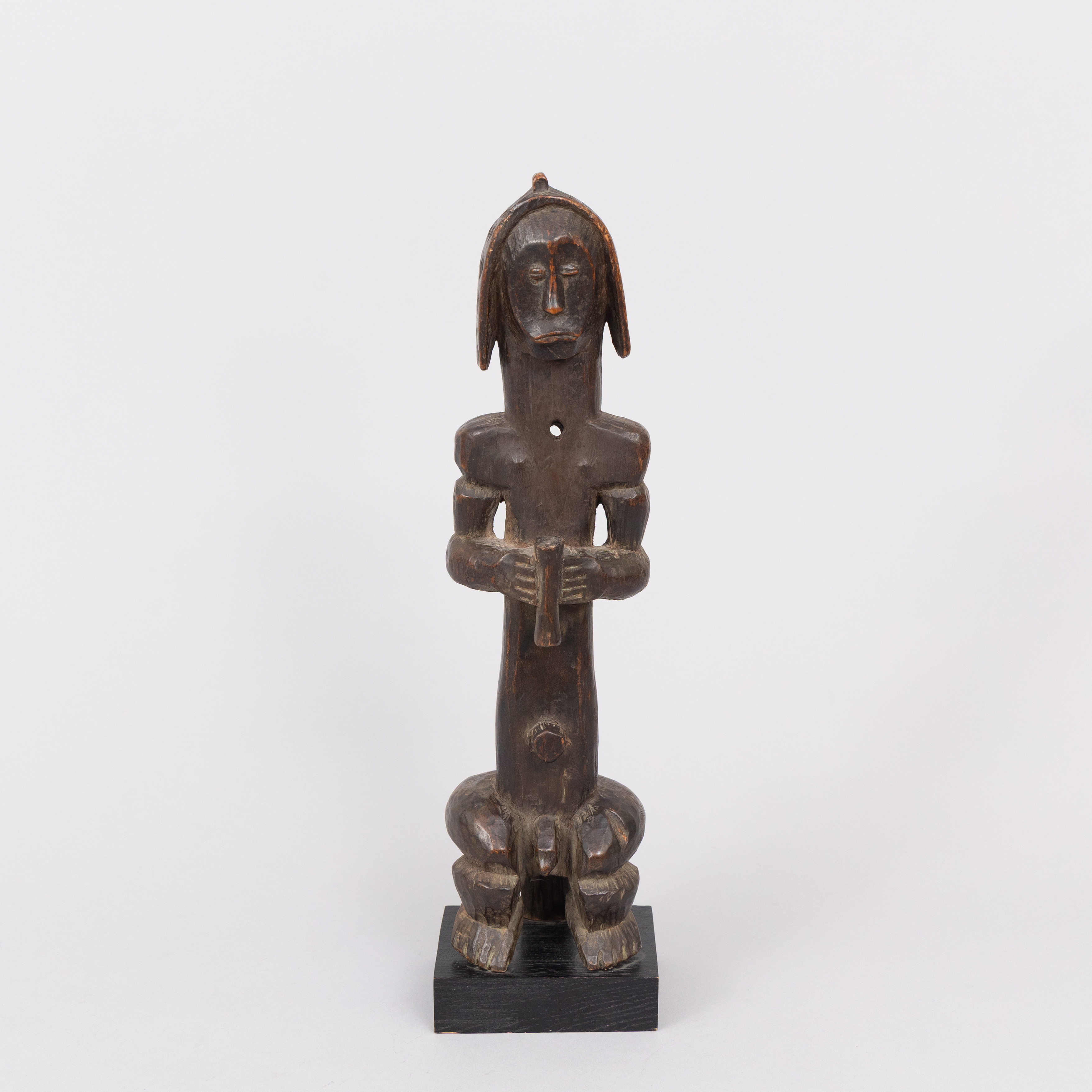 RELIKVÄKTARE. Tidig och fin Fang figur "éyéma-o-byéri", Ngumba style, Gabon eller Kamerun sent 1800-tal.