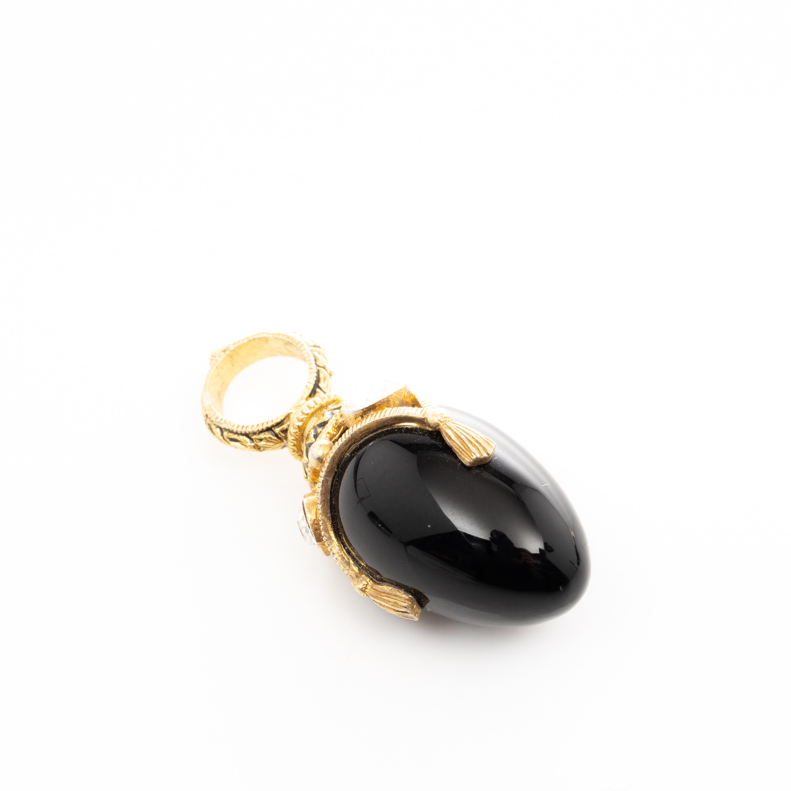 HÄNGE, med stenar och svarttonad sten.