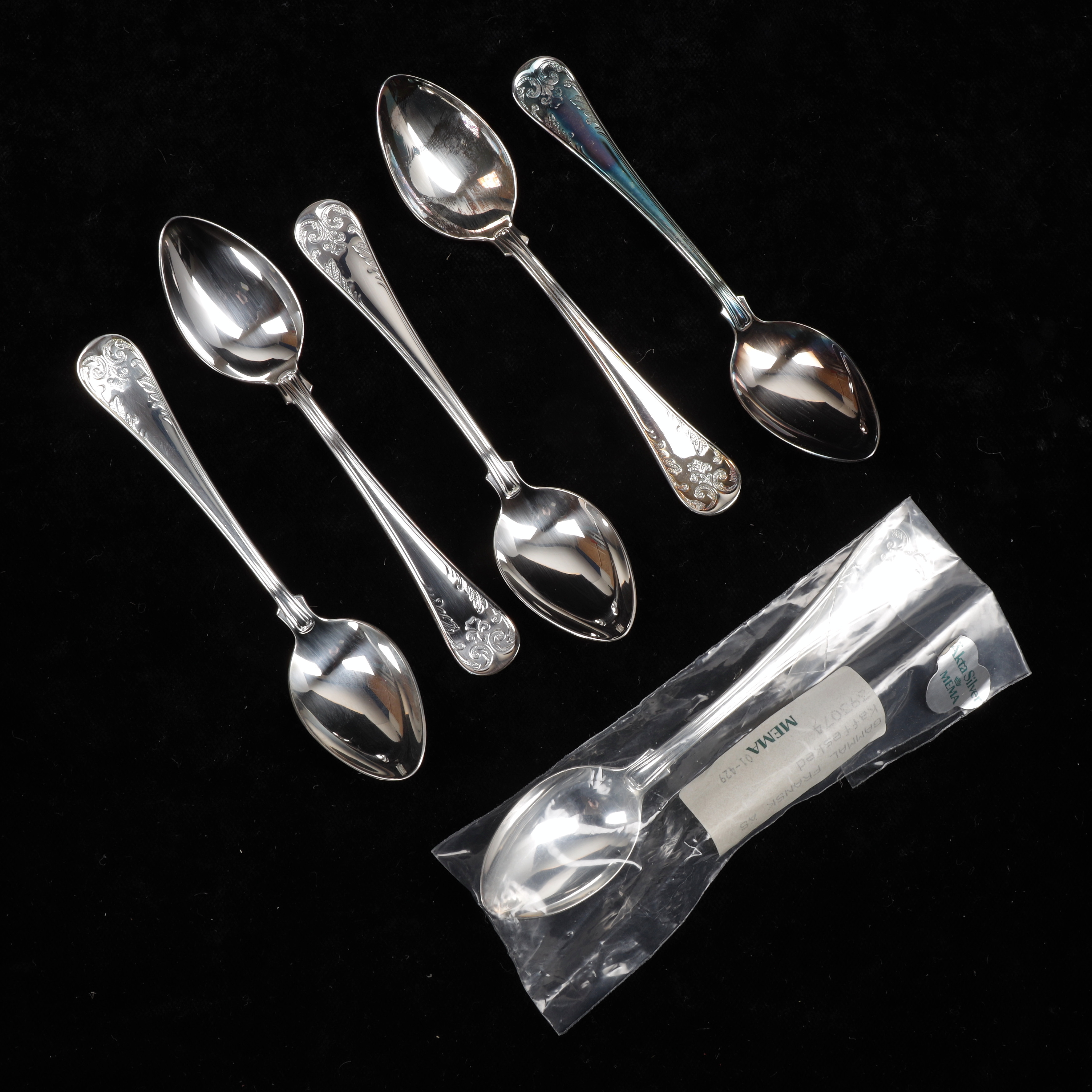 KAFFESKEDAR, 6 st, silver, "Gammal Fransk", totalvikt 135 gram.