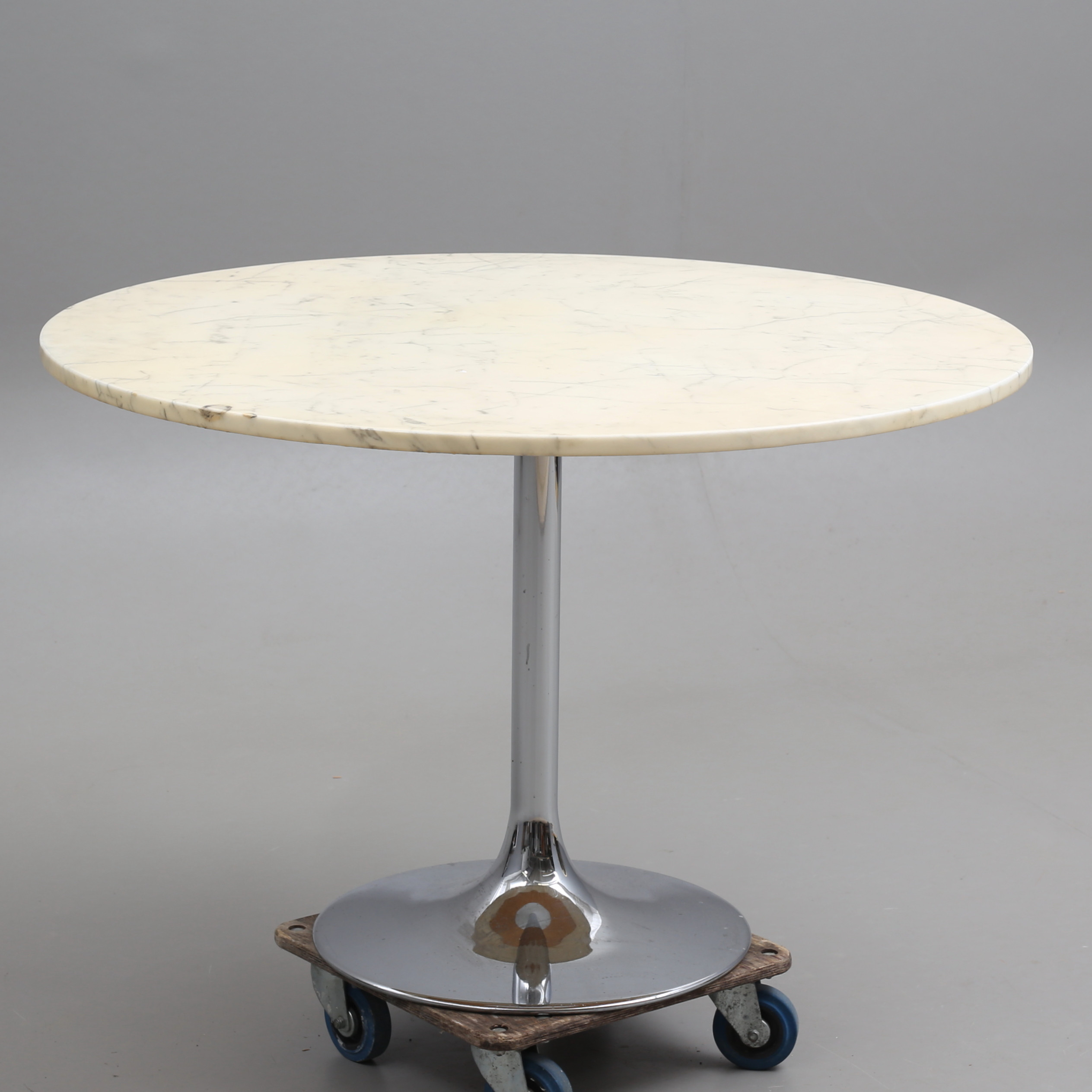 MATBORD, stenskiva med kromat underrede, 1900-talets andra hälft.