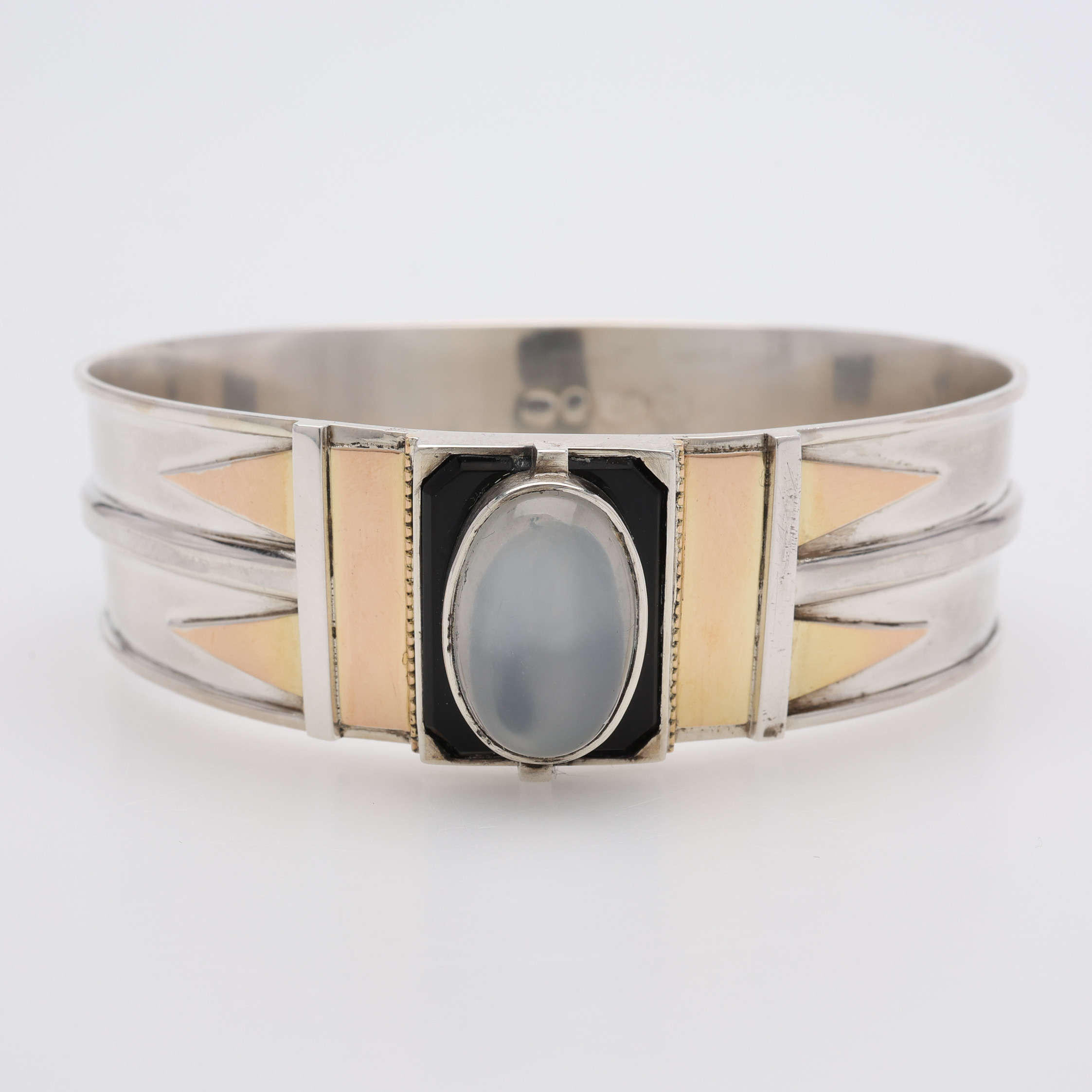 HUGO LUNDSTEDT 1876-1969. STEL ARMLÄNK, SILVER OCH GULD MED MÅNSTEN OCH ONYX, GÖTEBORG 1944, TOTAL VIKT 45 g.