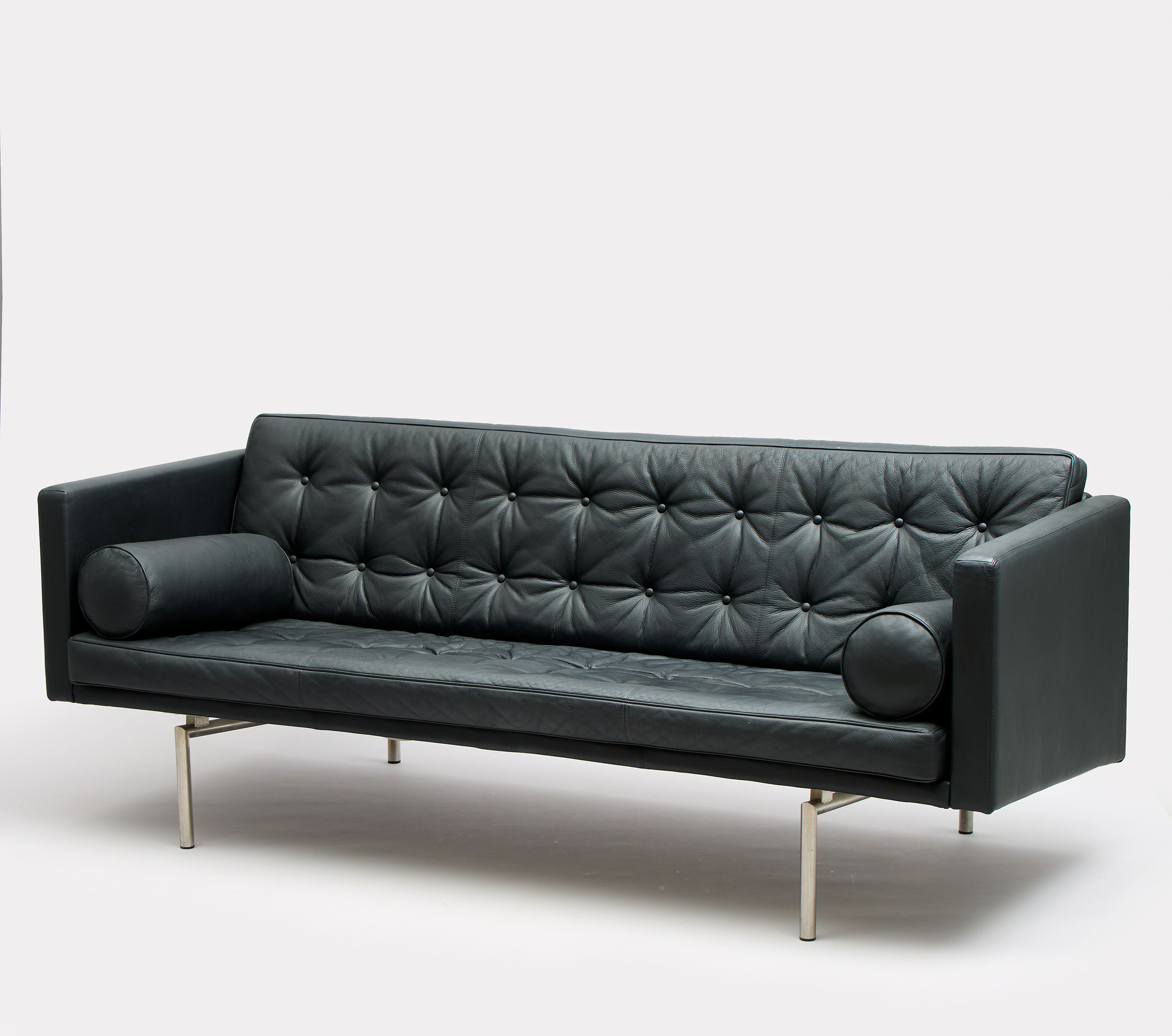 SOFFA. ”Ritzy”, Dux, samtida tillverkning.
