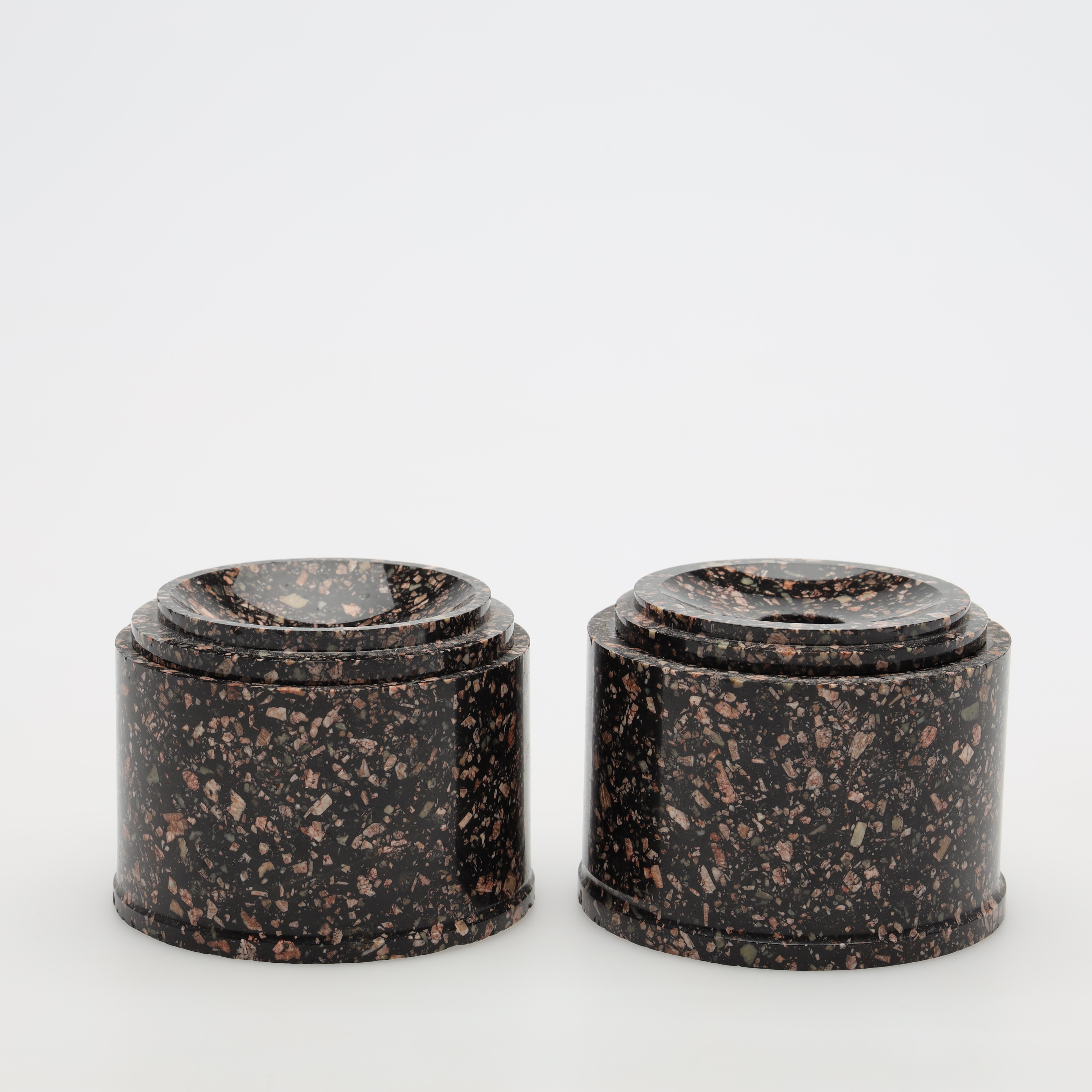 BLÄCKHORN samt SANDSTRÖARE, porfyr 1800-tal.