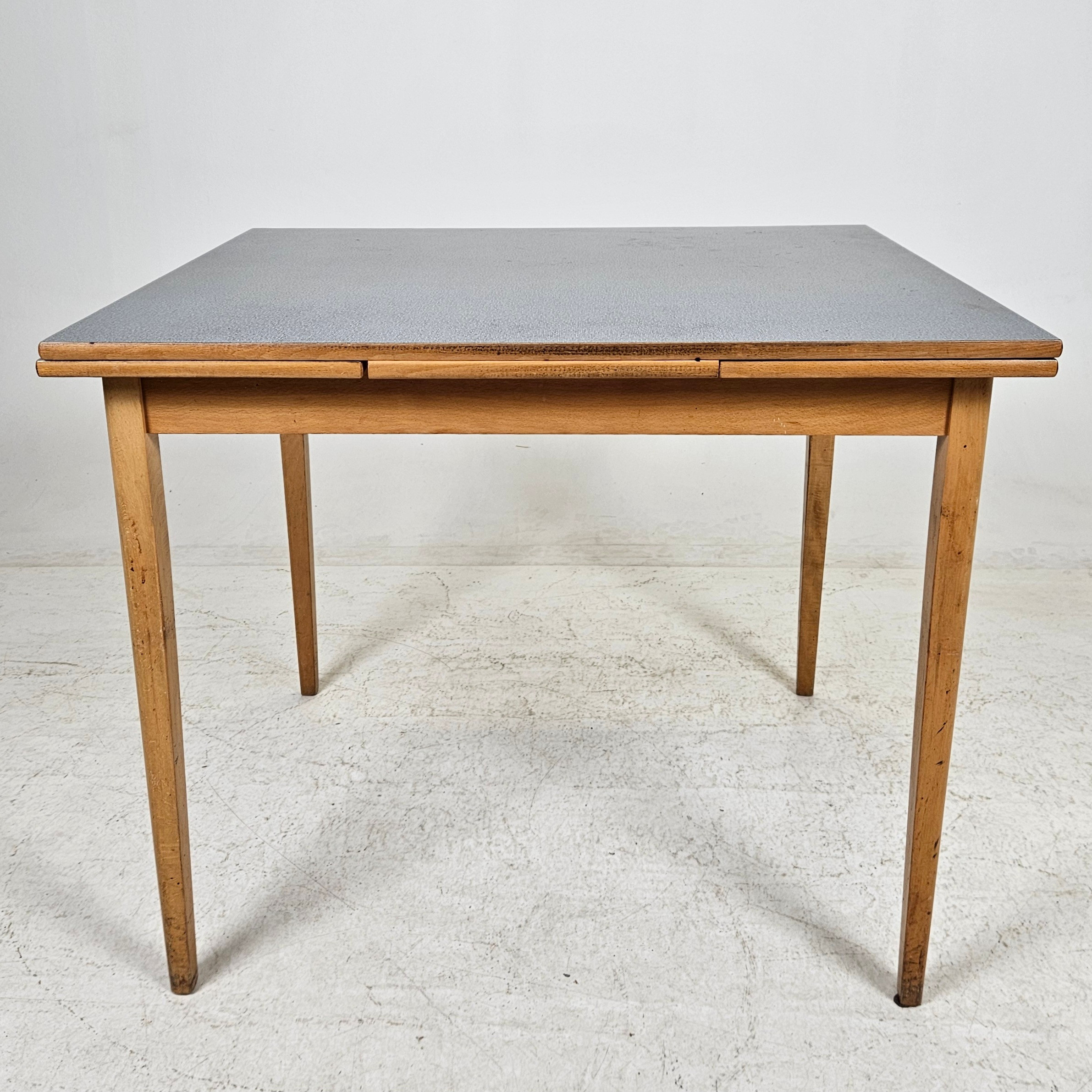 MATBORD, med Perstorpsskiva, 1900-talets andra hälft.