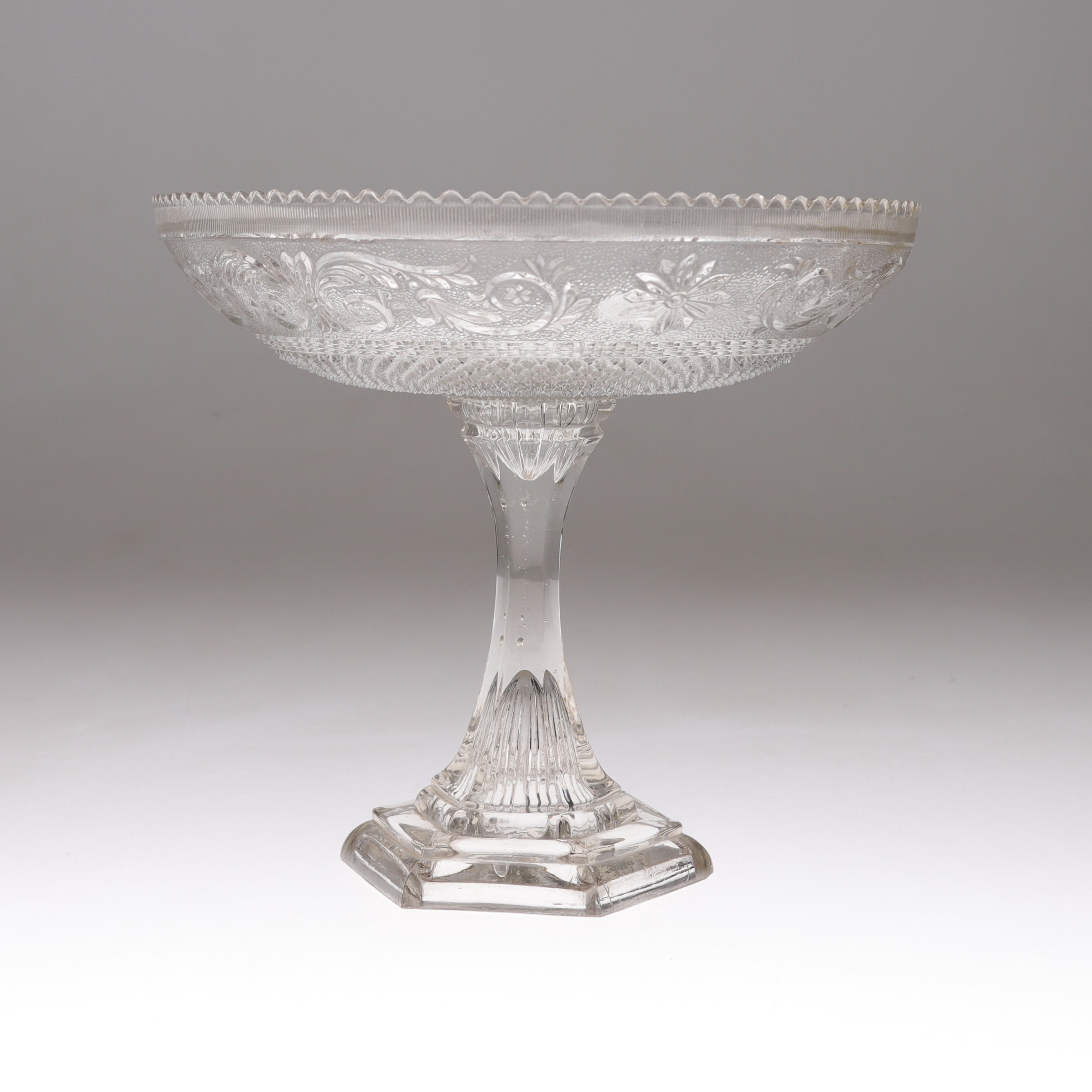 SKÅL PÅ FOT, pressglas, omkring 1900.