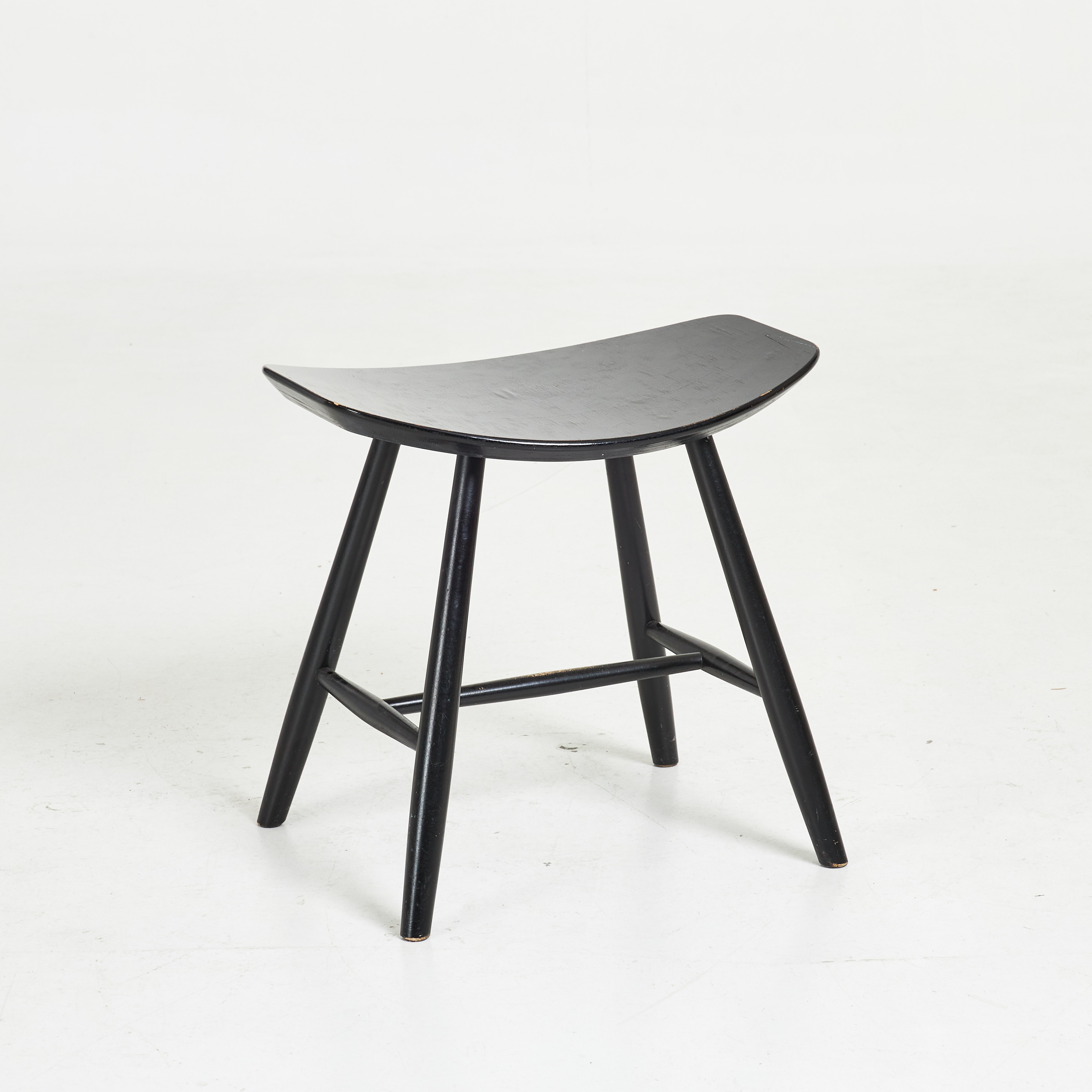 PALL, svartlaserad bok, undertill brännmärkt, CO-OP, Danmark, 1950-tal.