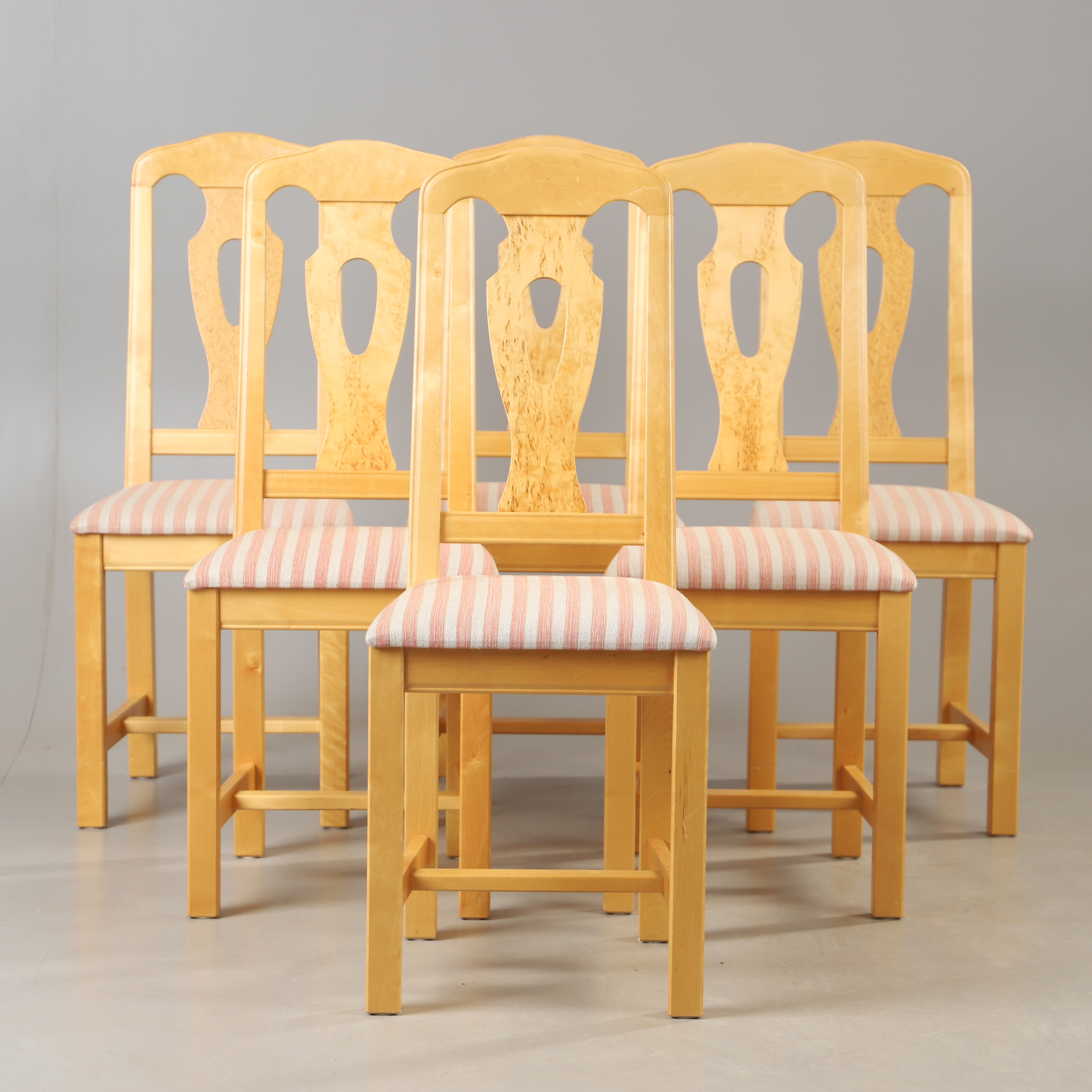 STOLAR, 6 stycken, "Uppland", björk med inslag av masur, Linde Nilsson, Lammhult, 1900-talets andra hälft.