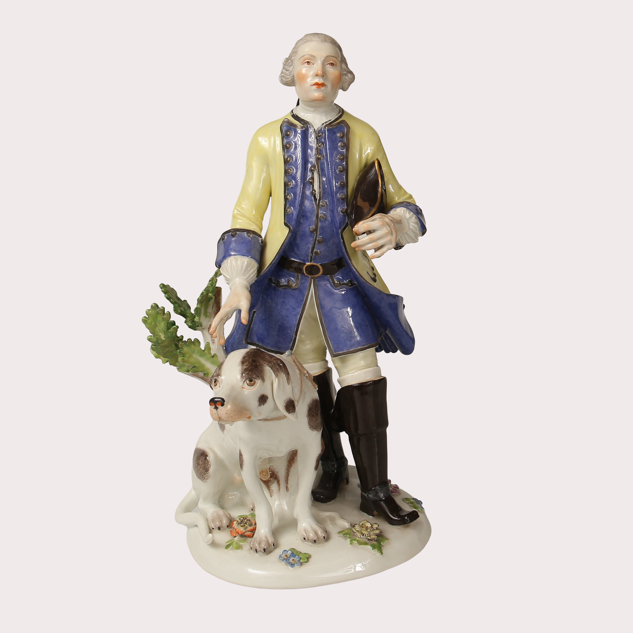 MEISSEN, stor figurin, polykrom med förgyllning, modell 503. Hovjägare Johan Georg Wenzel. Tillverkad 1924-1934.