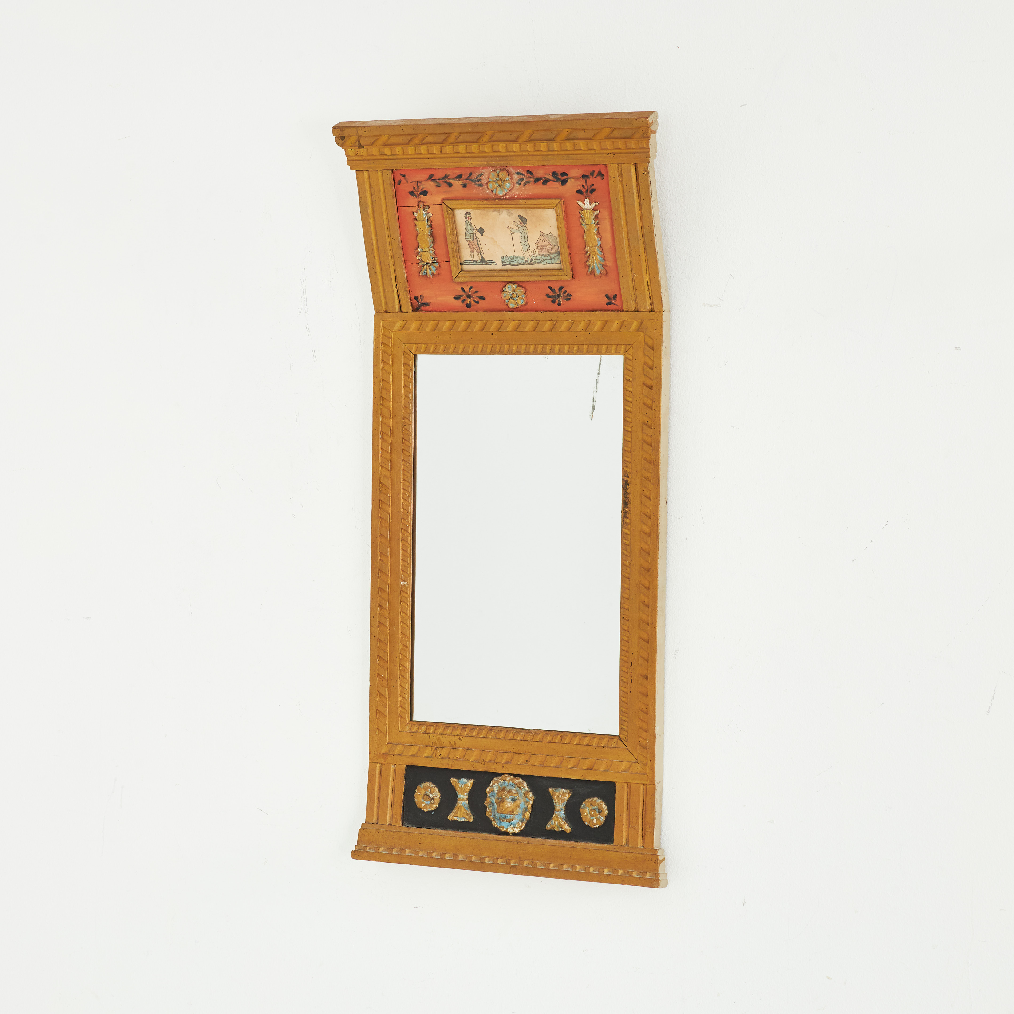 SPEGEL, 1800-talets andra hälft, sengustaviansk stil, med dekor av lejon samt bemålad krön.