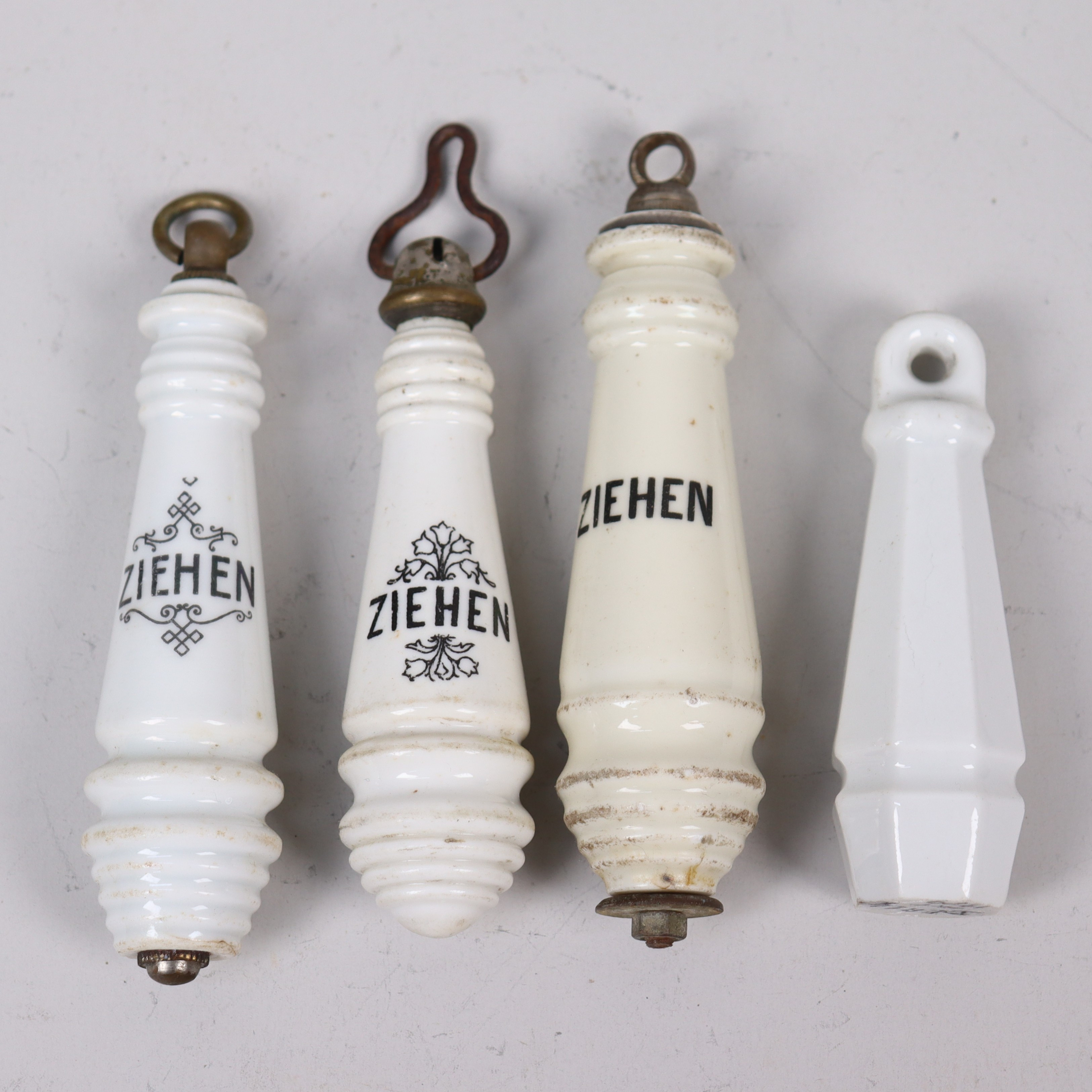 DRAGHANDTAG, Tyskland, för spolning av toalett, "Ziehen" betyder "dra", 4 st.