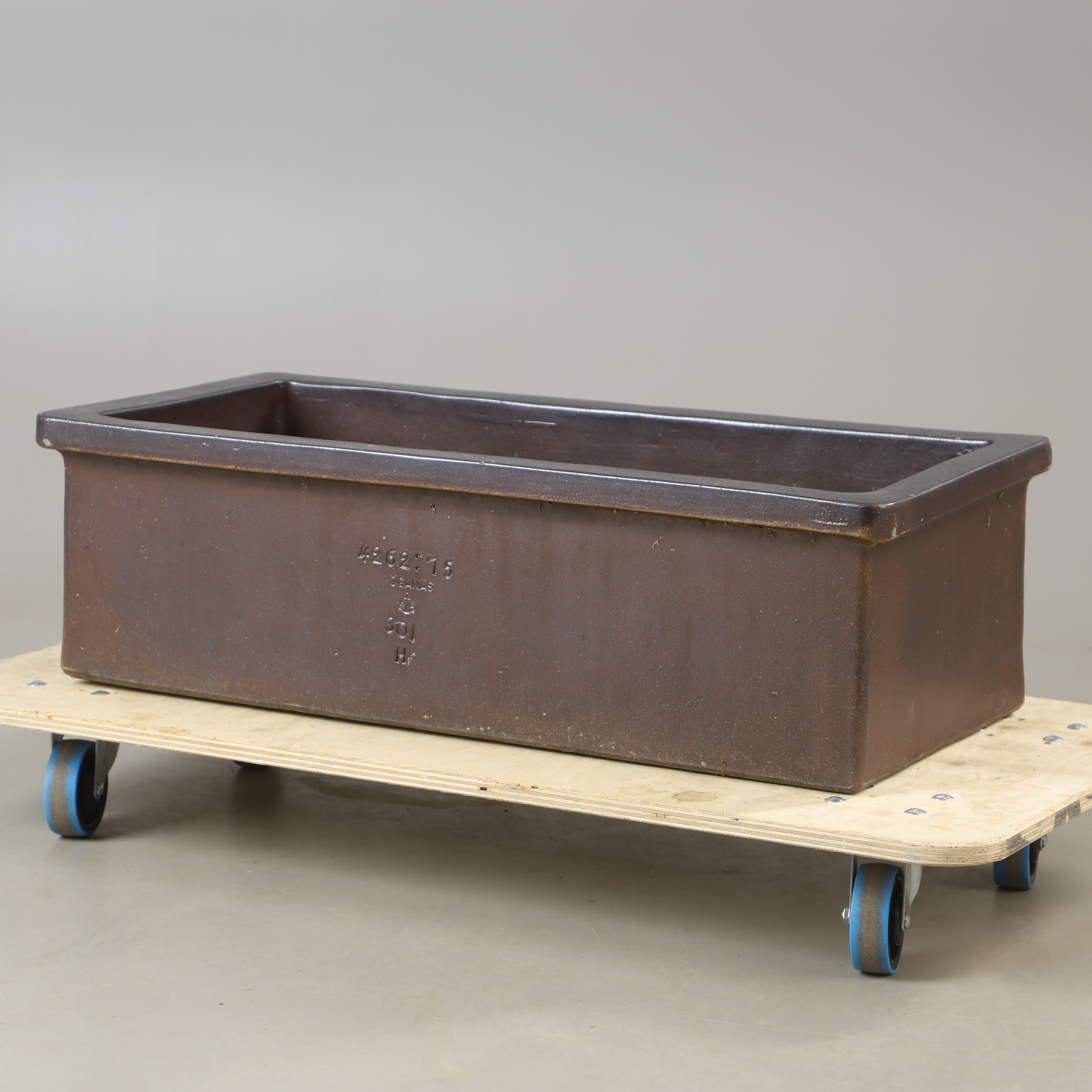 PLANTERINGSKÄRL, saltglaserat stengods, Höganäs, 1900-talets första hälft.