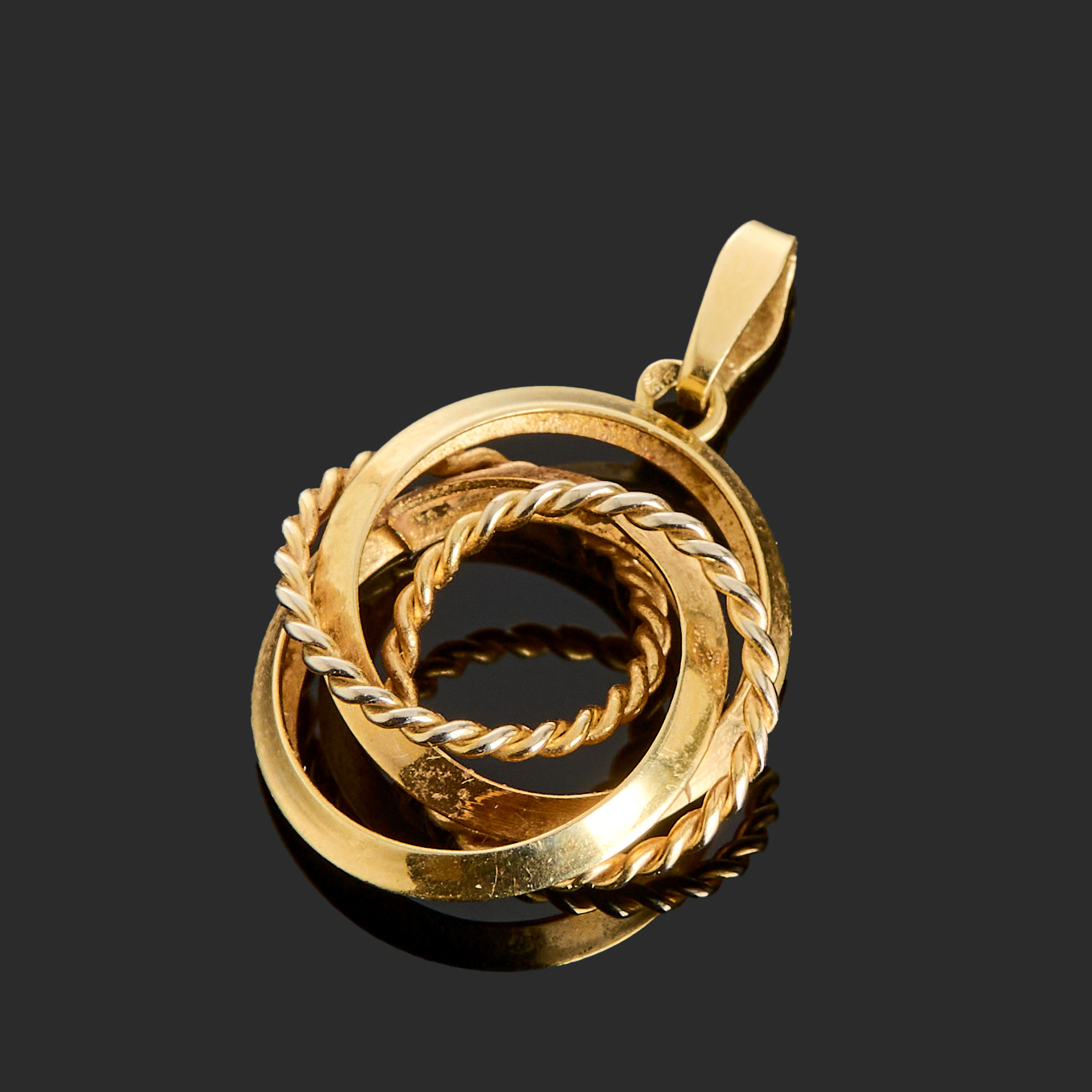 HÄNGE, 18k guld, genombruten dekor.