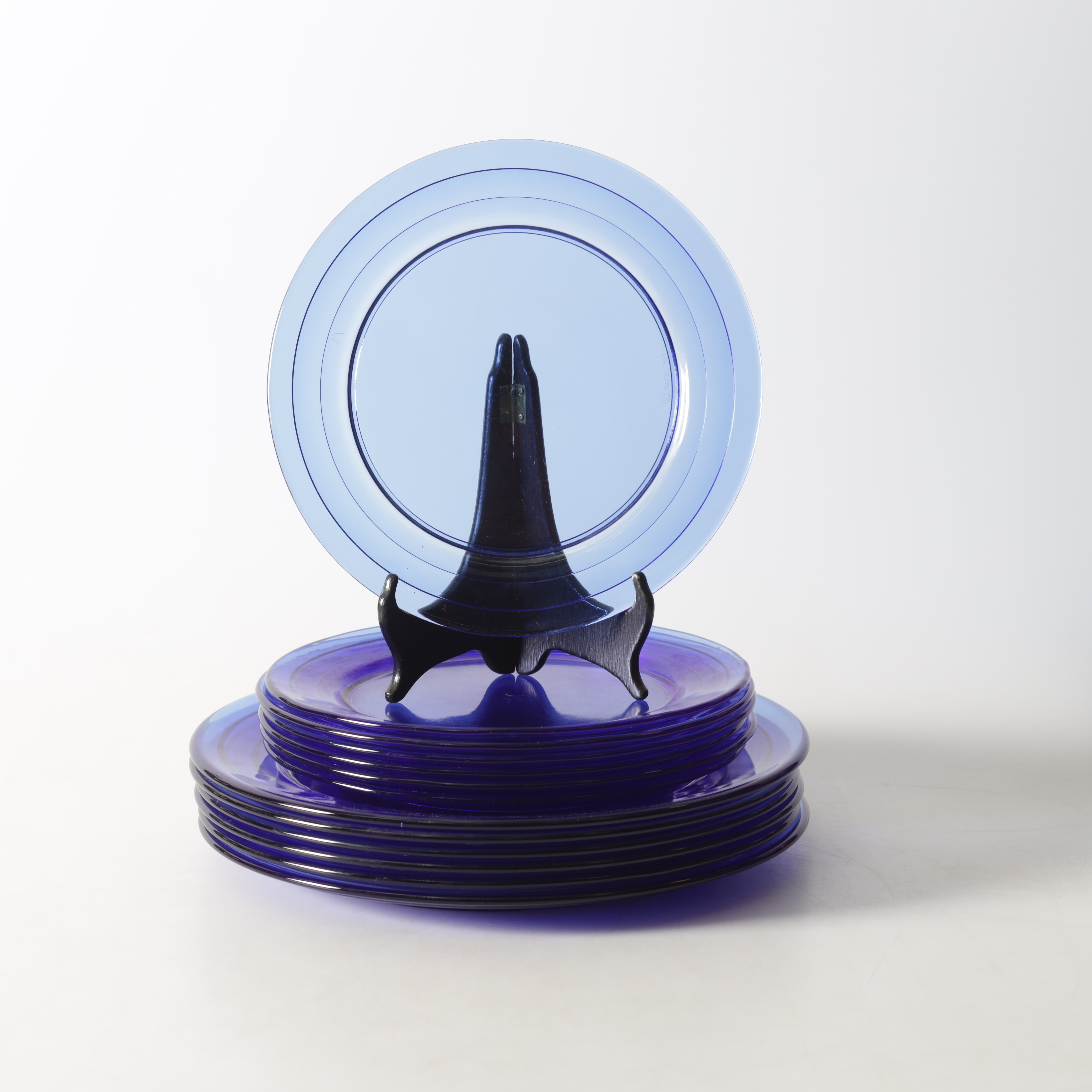 TALLRIKAR, 13 st. Glas, Reijmyre, signerade.