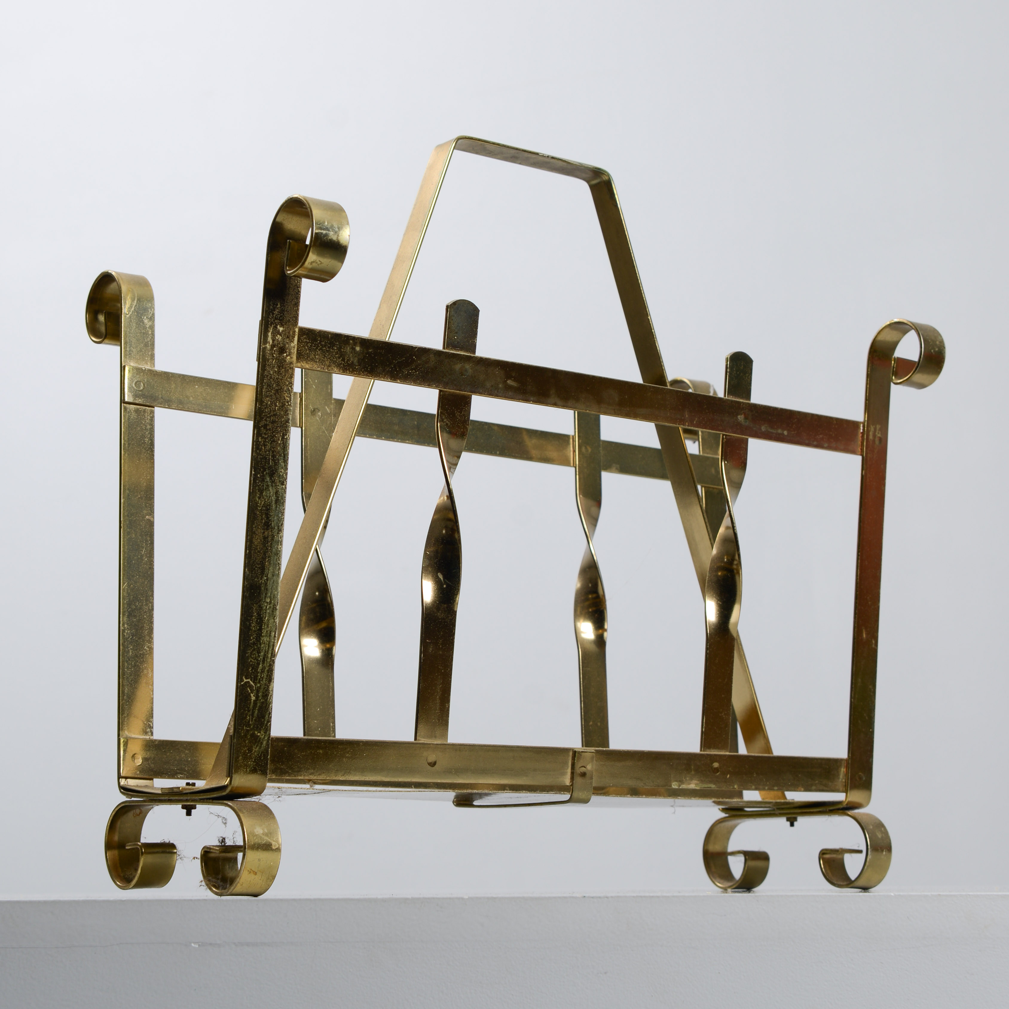 TIDNINGSSTÄLL, mässing, 1900-talets senare del.