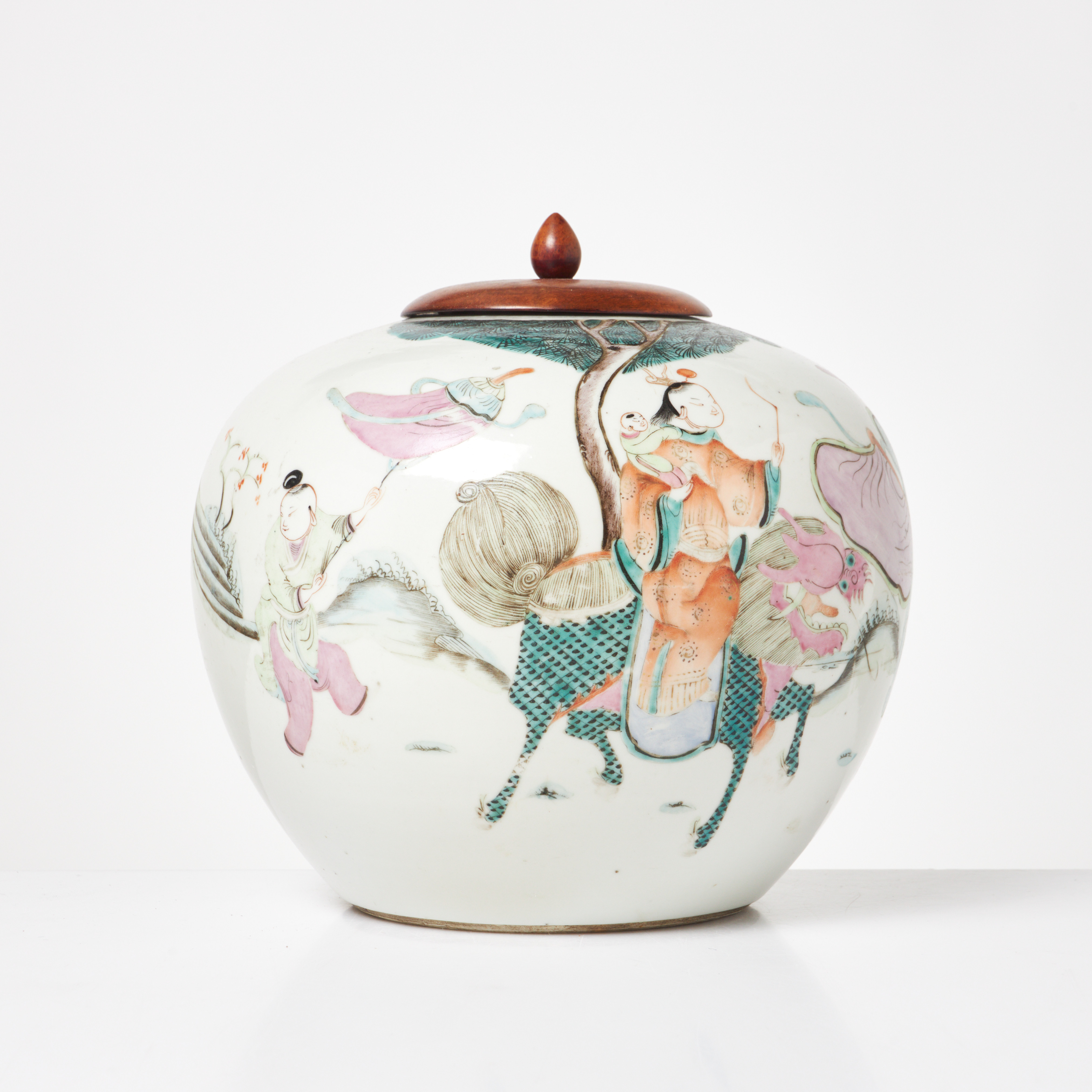 BOJAN, 1900-tal, med trälock, figural scen i emaljfärger.