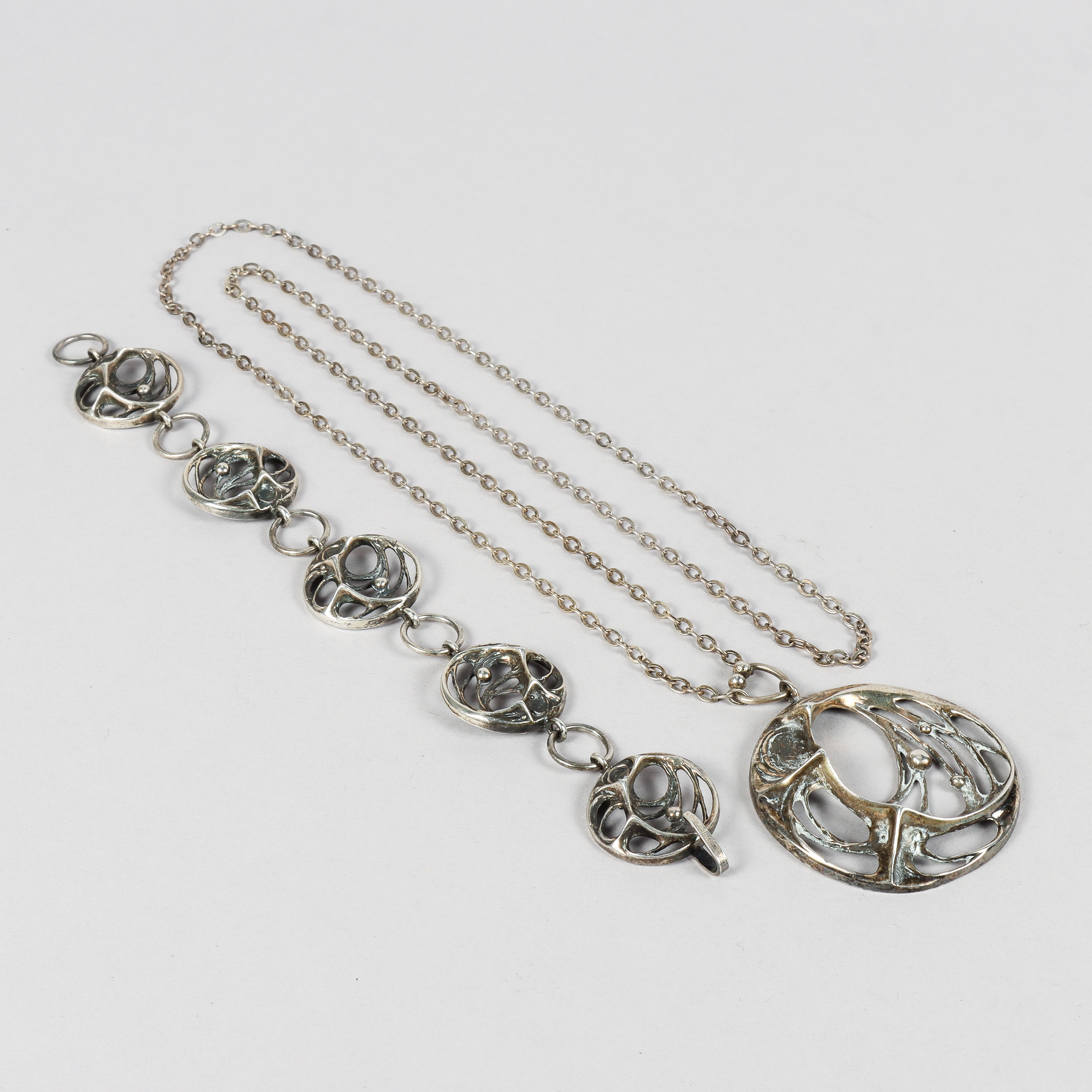KARL LAINE. Halssmycke och armband, "Spiderweb", sterlingsilver, Sten & Laine, Finland.