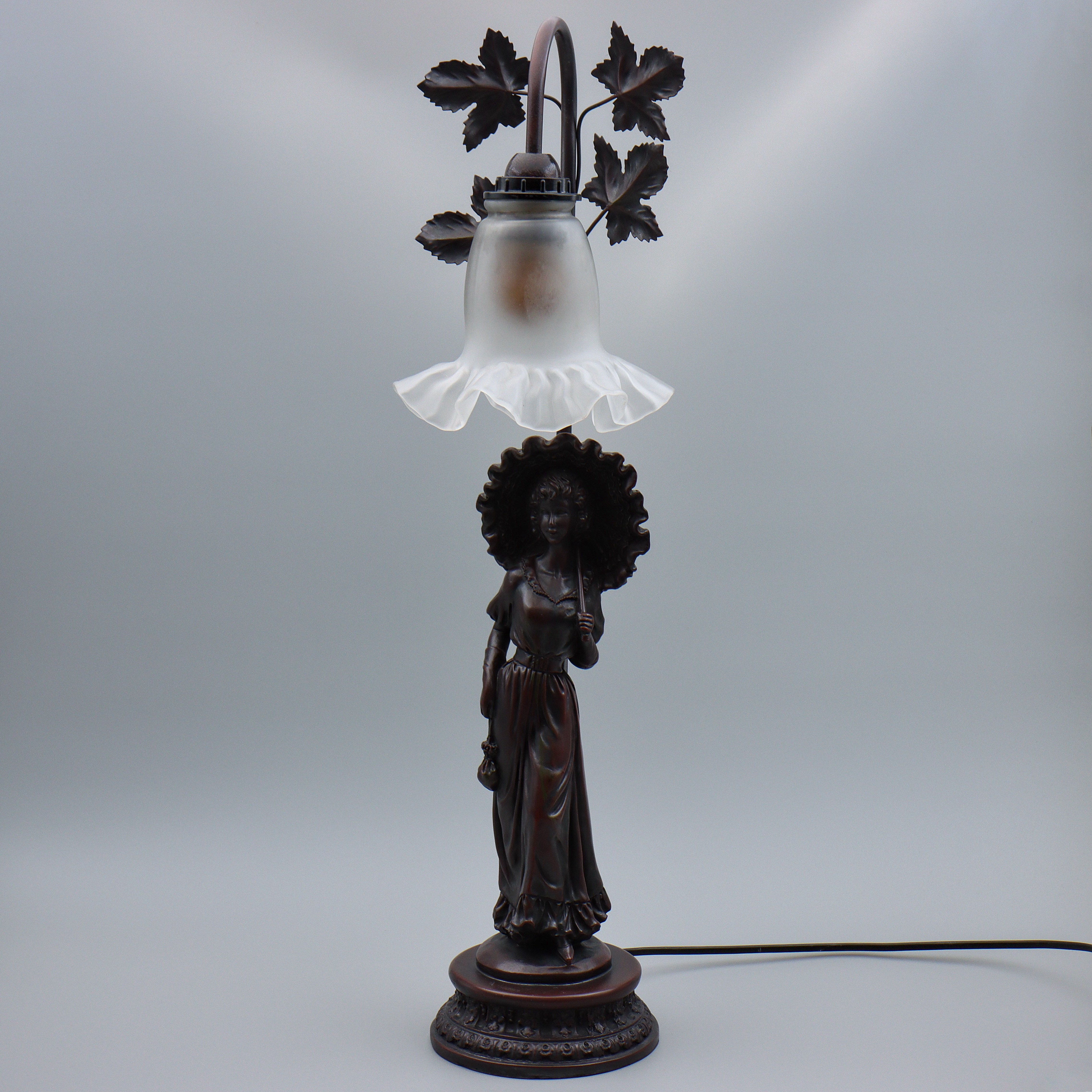 BORDSLAMPA, JUGEND STIL (65cm) PATINERAD METALL, BLOMSTER KUPA GLAS, 1900-TALETS ANDRA HÄLFT.