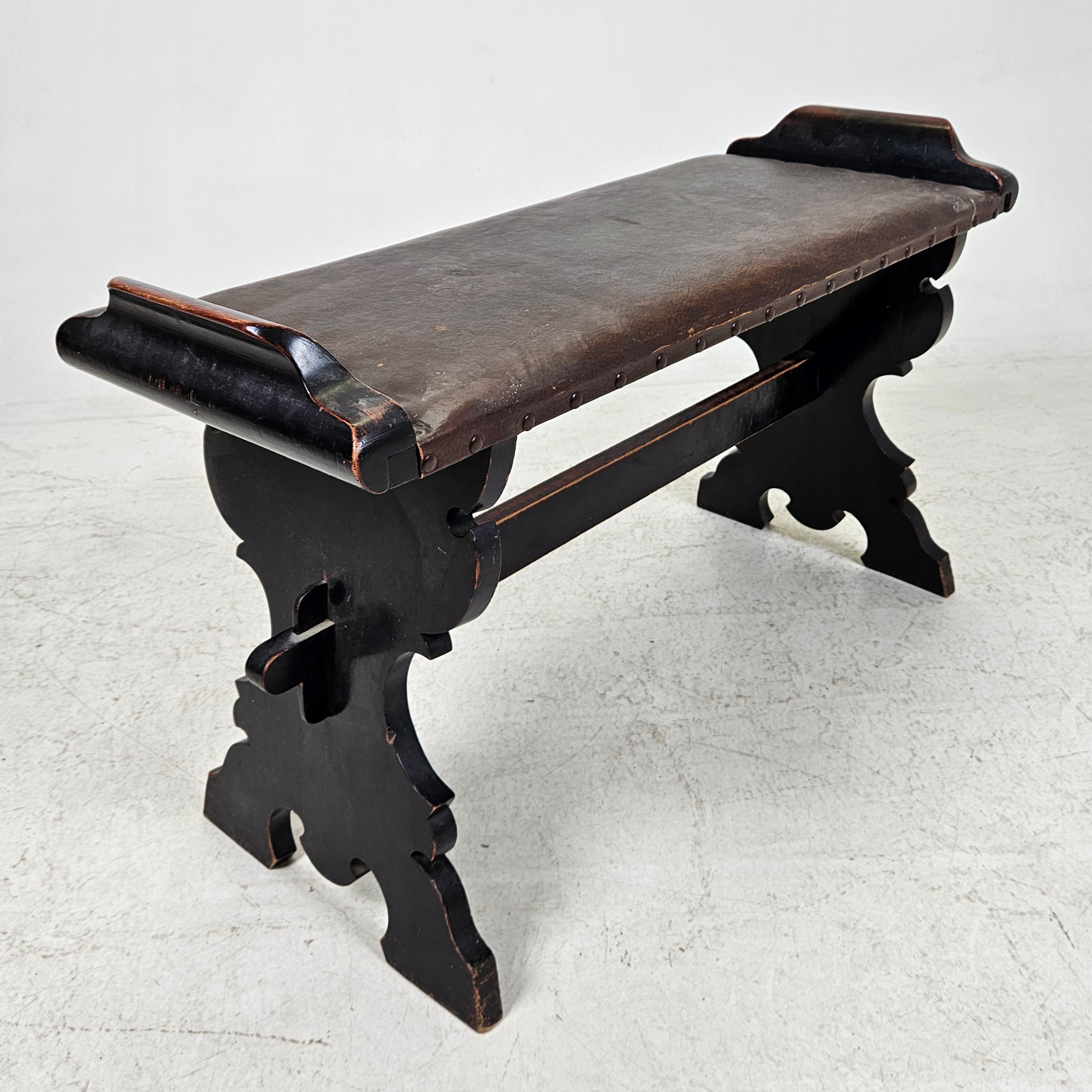 BÄNK/TABURETT, 1900-talets första hälft.