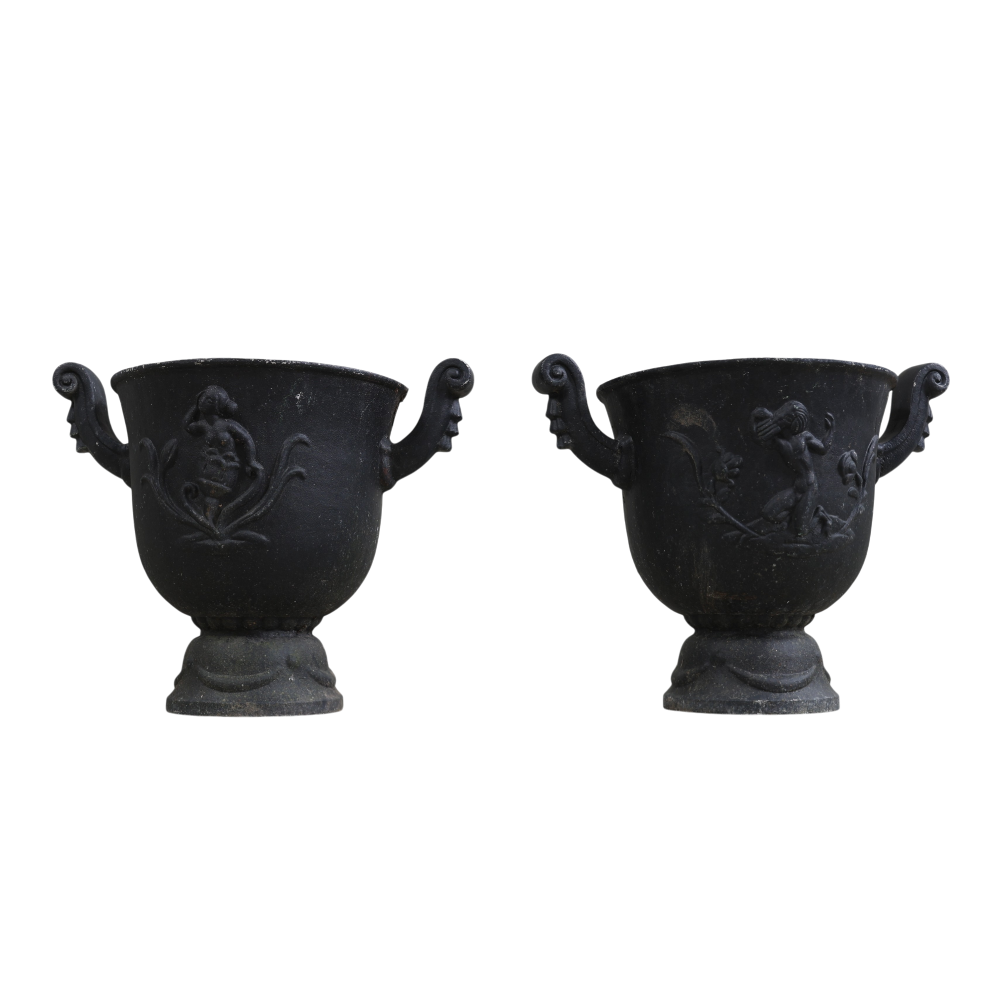 TRÄDGÅRDSURNOR, 1 par, aluminium, "Faunurnan", design Ivar Johnsson, Näfveqvarns Bruk A.B., 1900-tal.