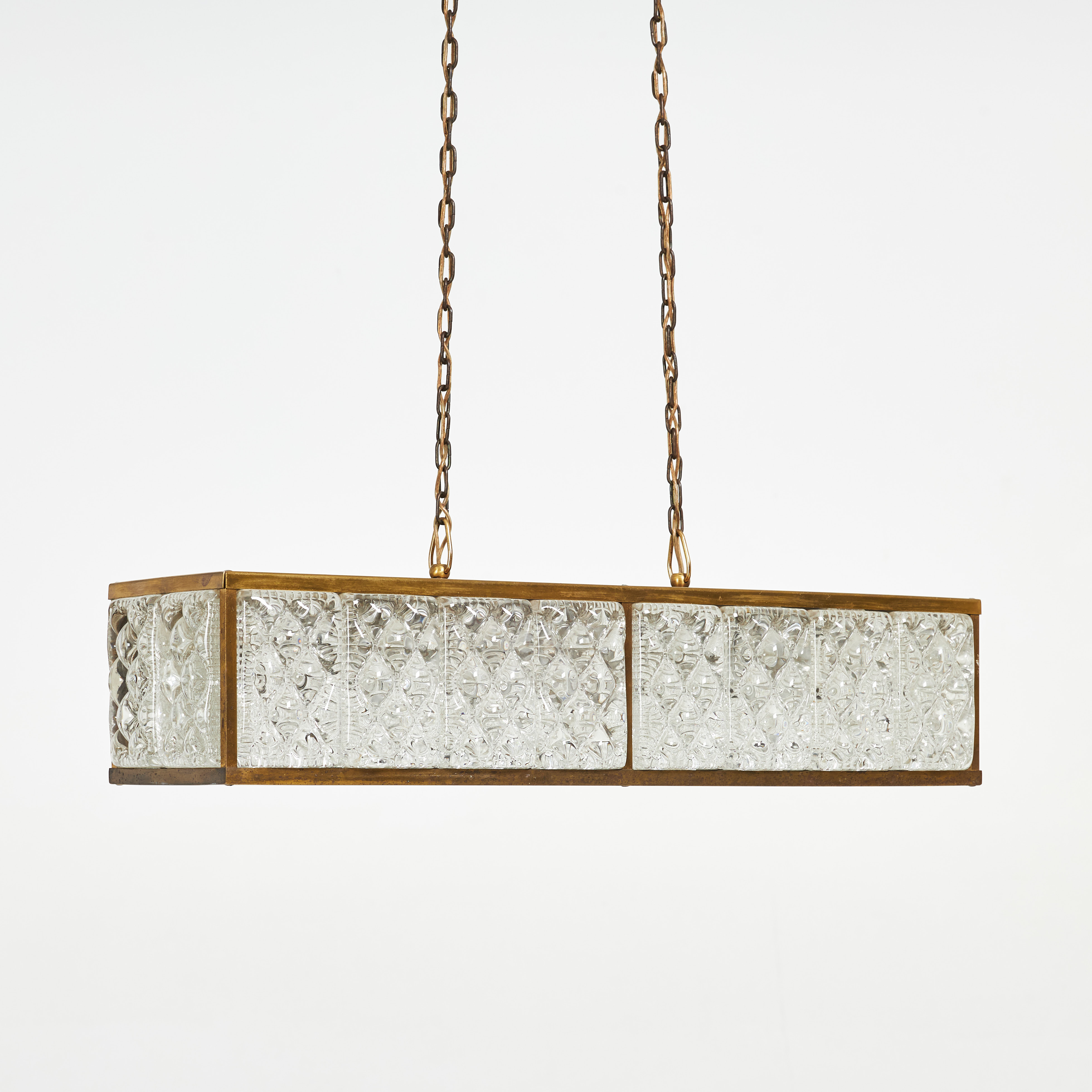 TAKLAMPA, gulmetall, glas, tre ljuspunkter, 1900-talets senare hälft.