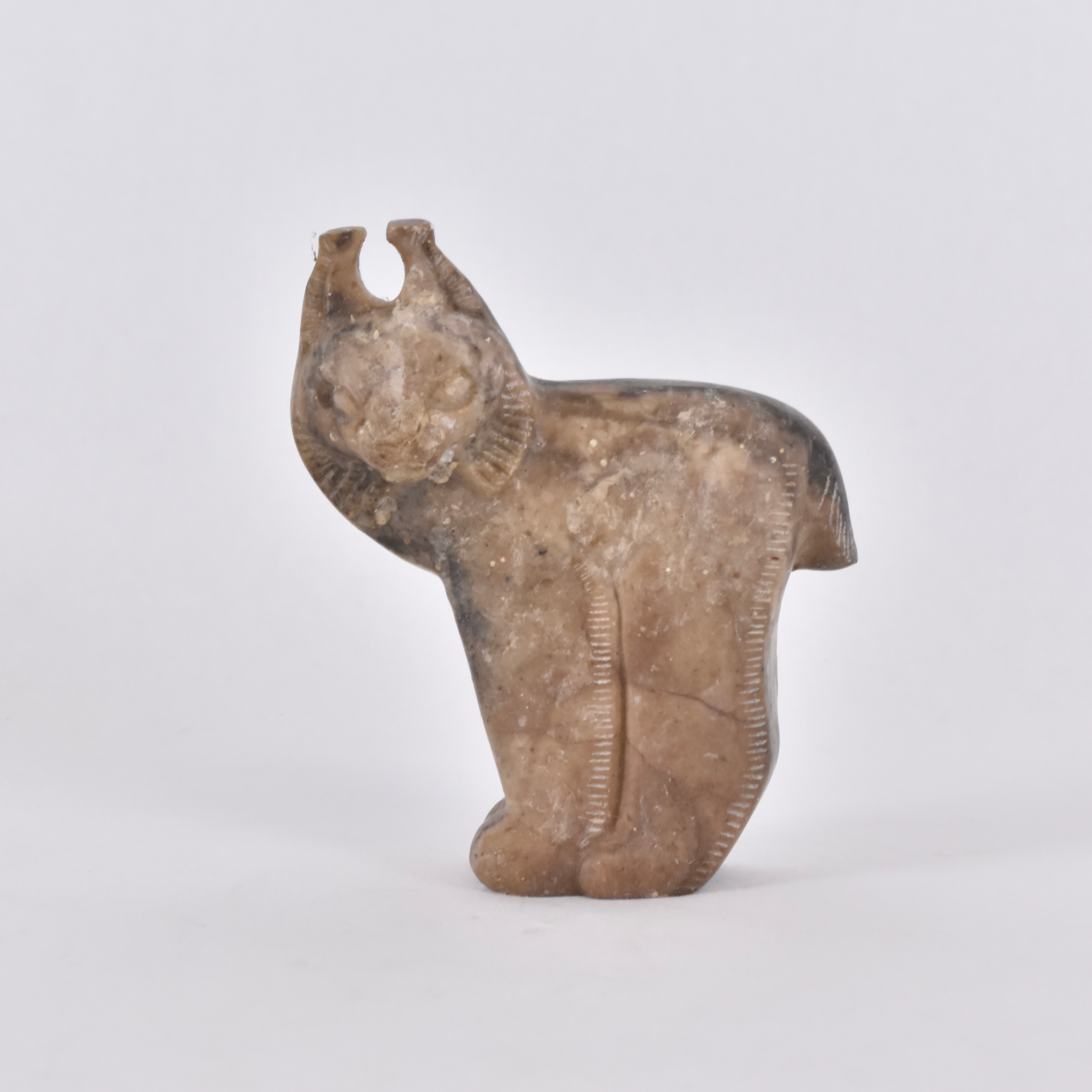 OKÄND KONSTNÄR. skulptur, skuren sten, stående lodjur.