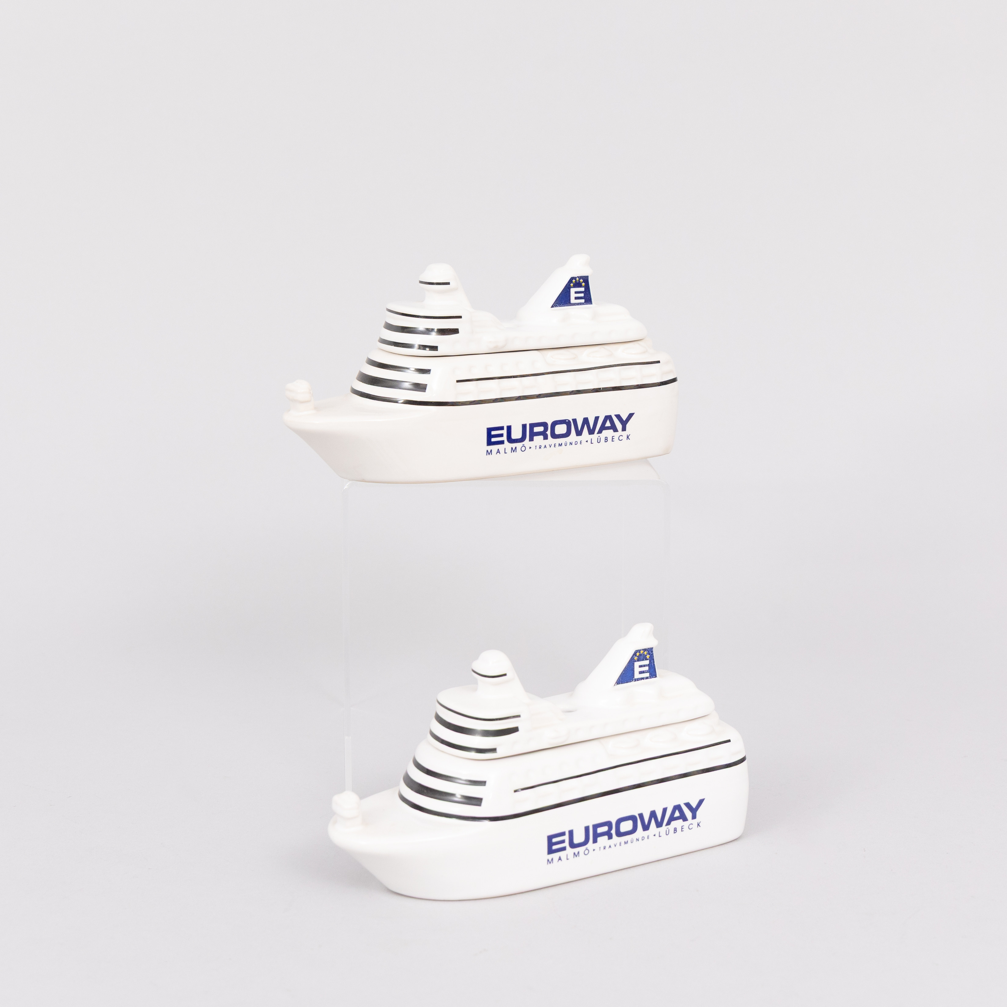 LOCKASKAR, ett par, porslin, Euroway.