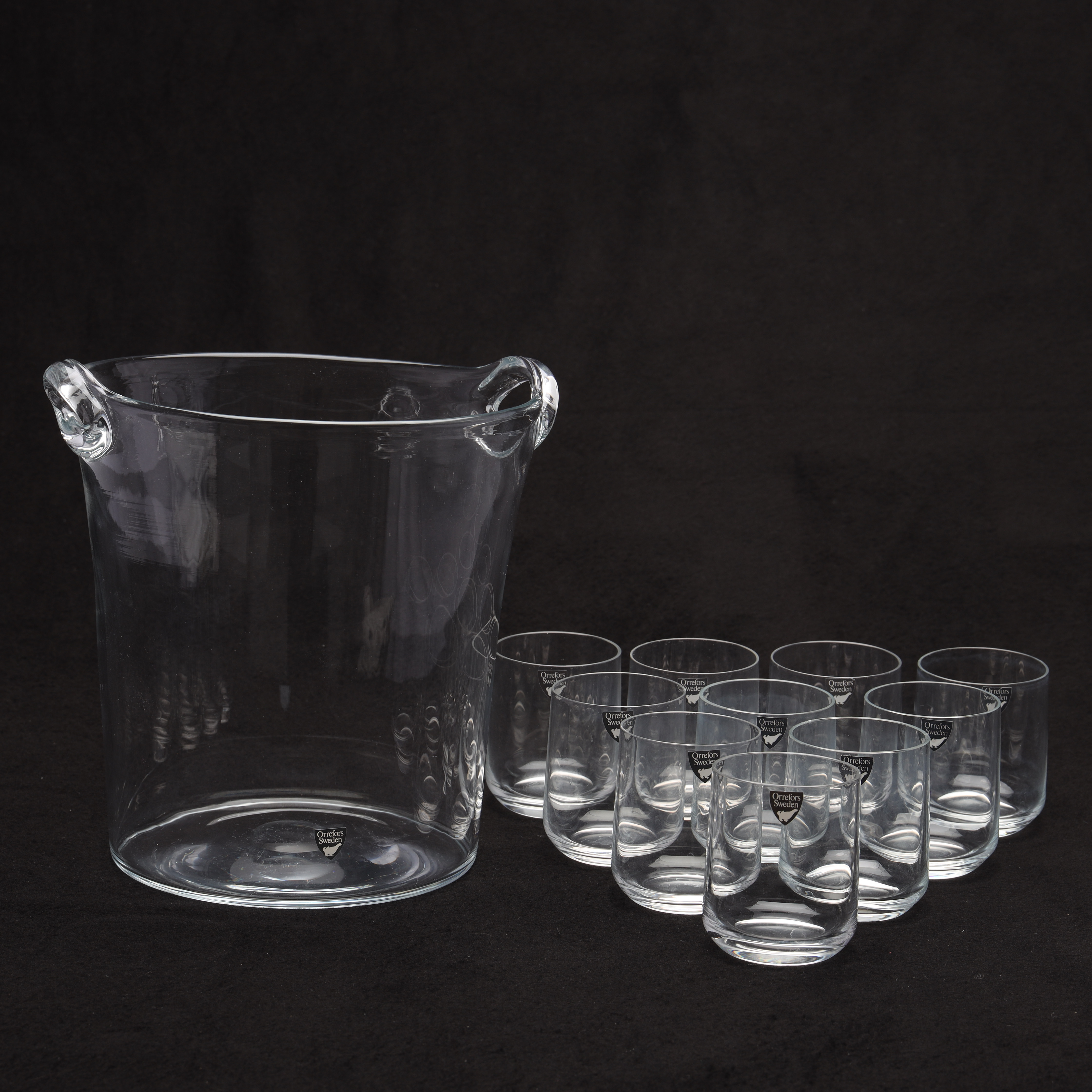 NILS LANDBERG. CHAMPAGNEKYLARE samt GLAS 11 delar Orrefors.