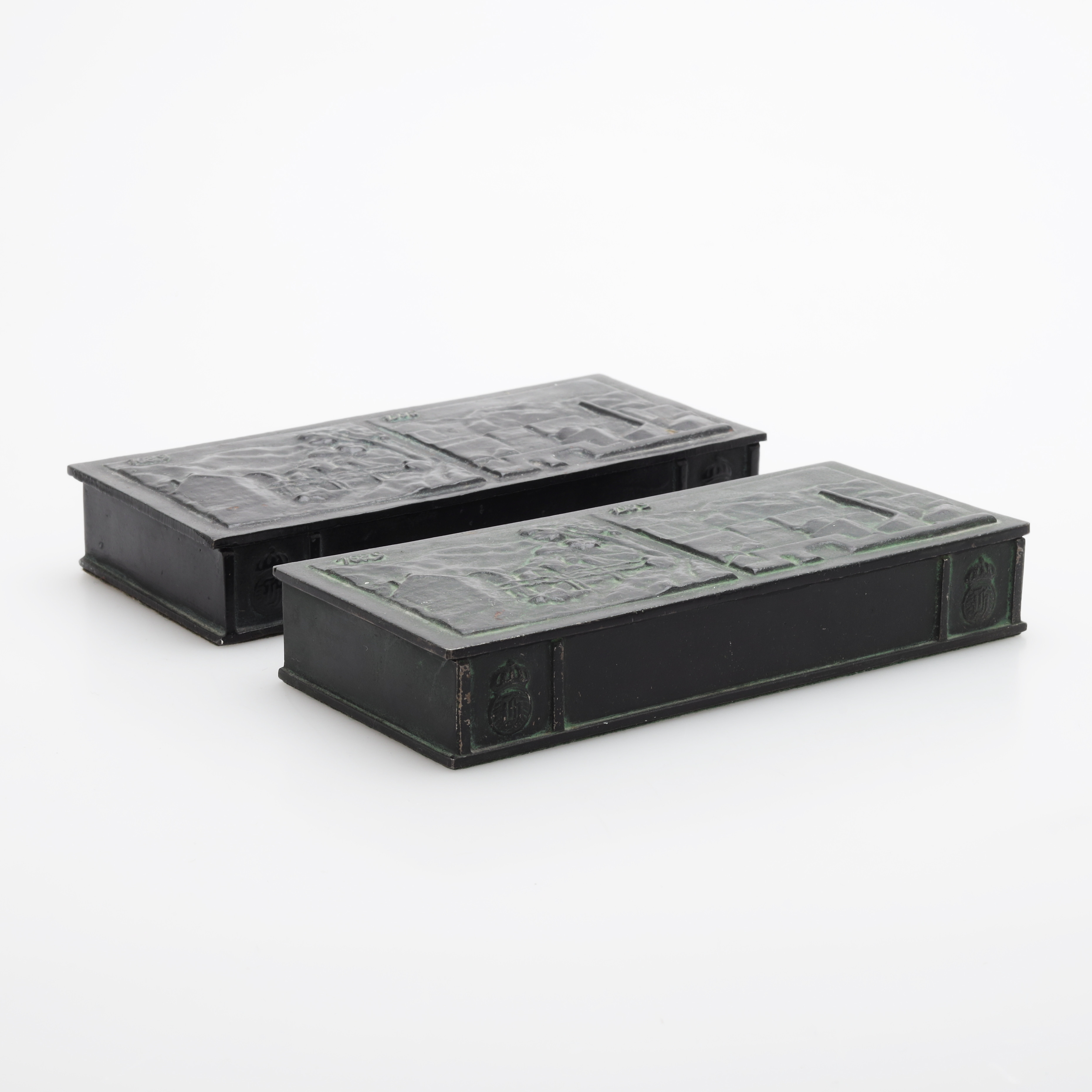 LOCKASKAR, ett par, brons, 1950-tal.