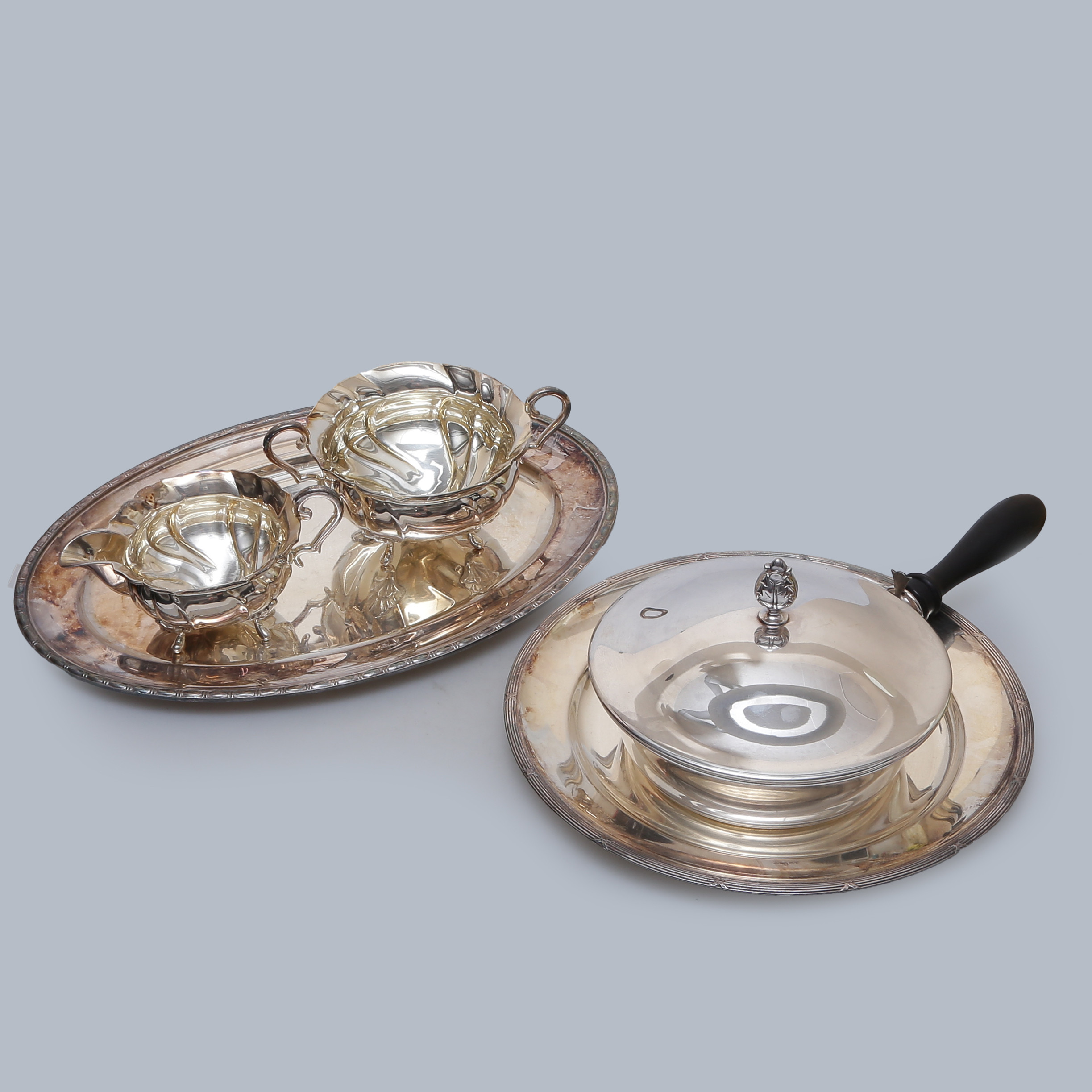 KAROTT, SOCKERSKÅL, GRÄDDSNIPA SAMT FAT, NYSLVER.