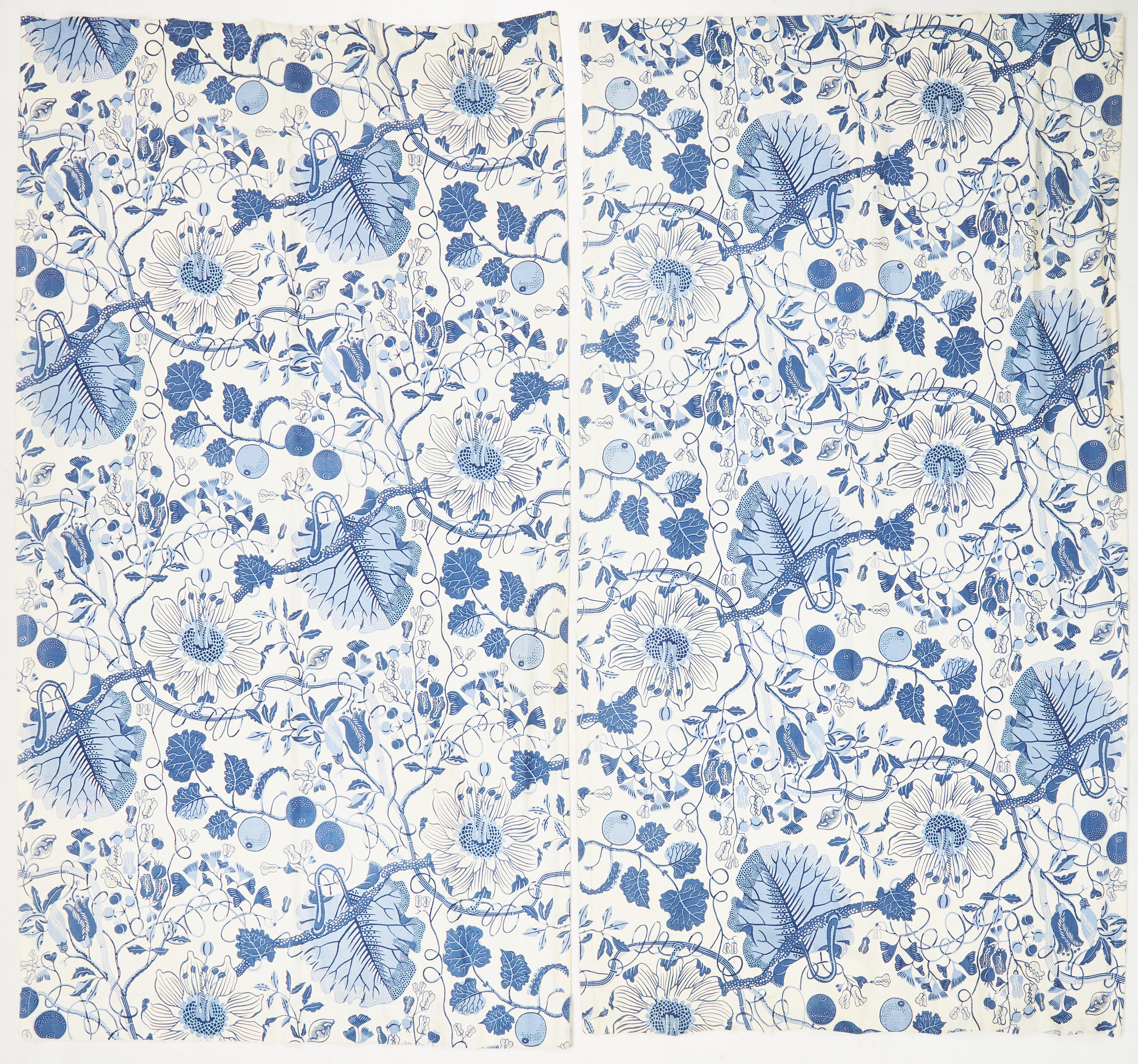 DRAPERIER, 1-par, i textil "La Plata", design Josef Frank för Firma Svenskt Tenn.