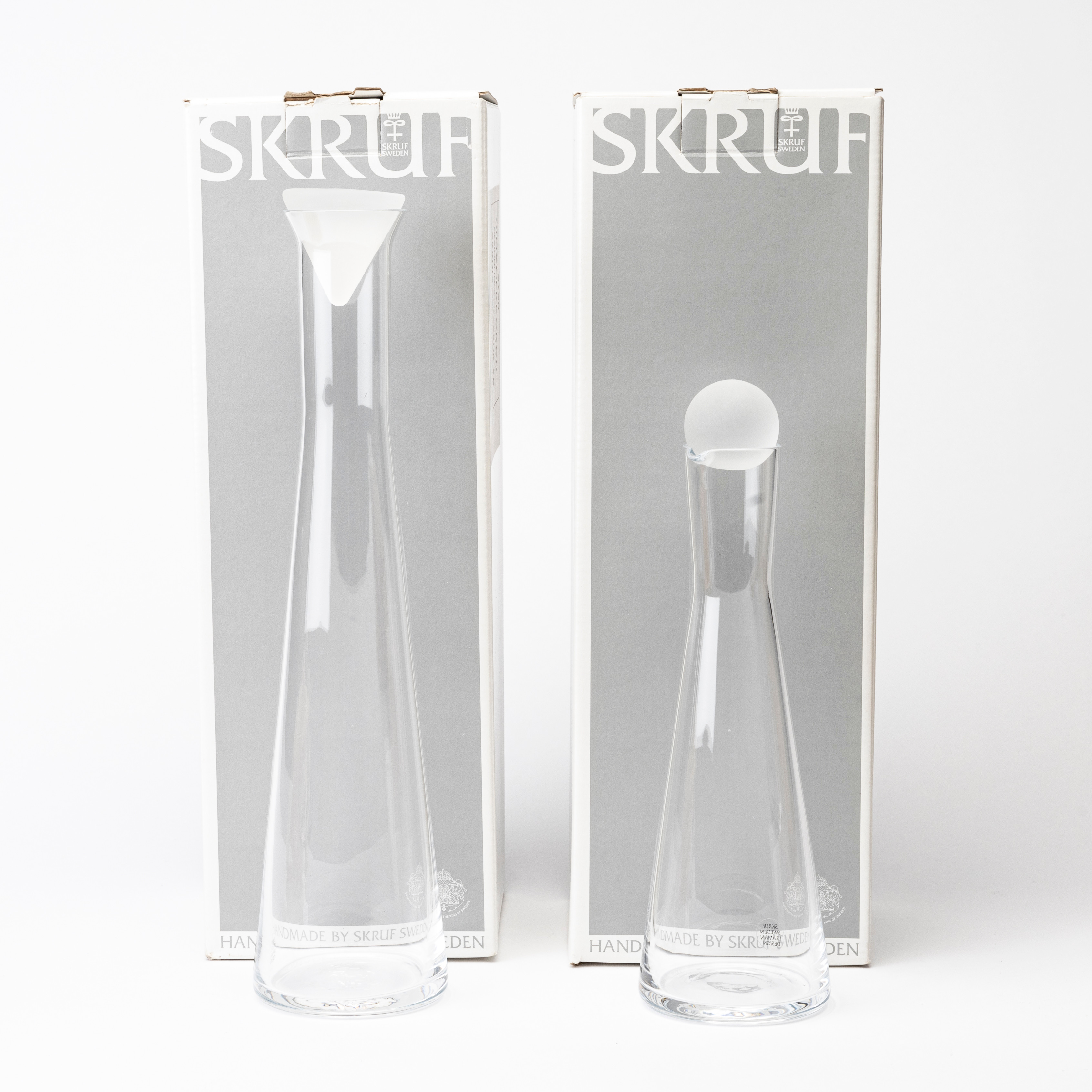 INGEGERD RÅMAN. Olja- och vinägrettekannor, 2 st, glas, Skruf.