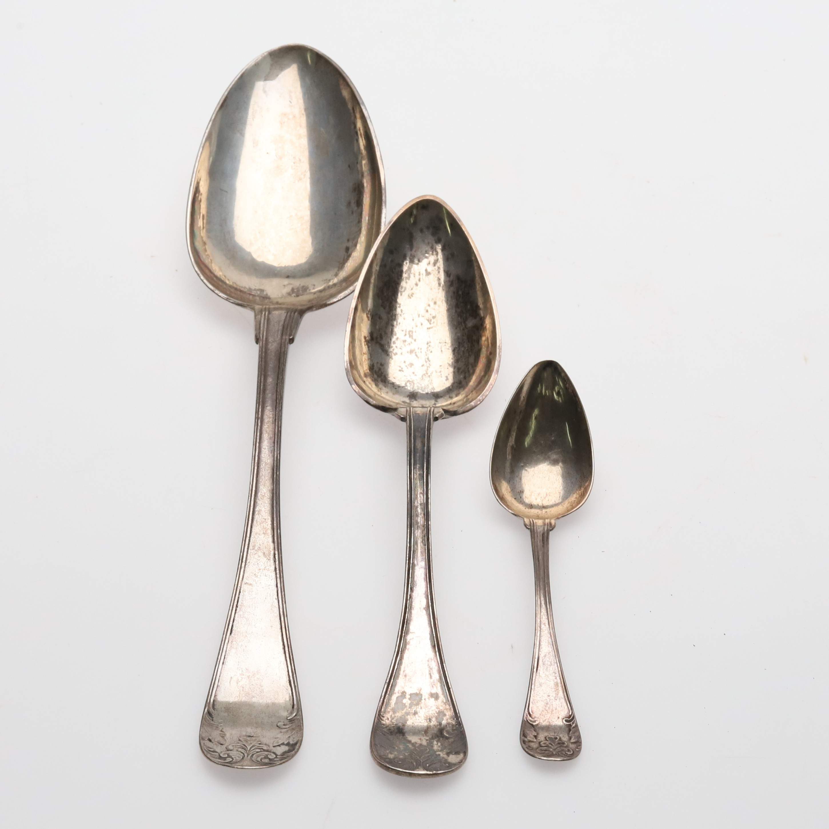 CARL FREDRIK HEDIN M.FL. Skedar 3 st i olika storlekar, CG Hallberg, 1800-talets mitt, 185 gram.