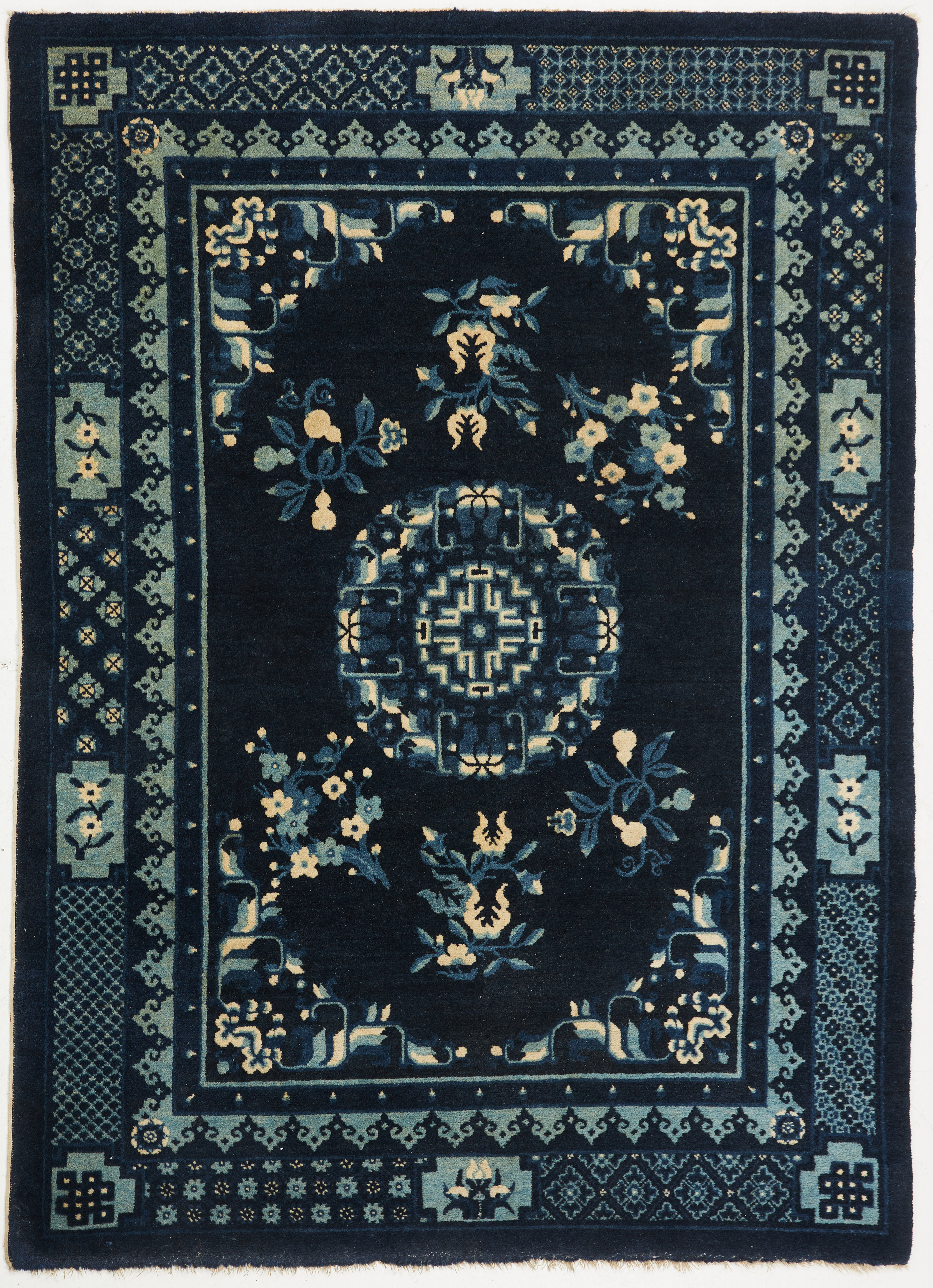 ORIENTMATTA. Inre Mongoliet, dekor med blommor, ca 171x124 cm.