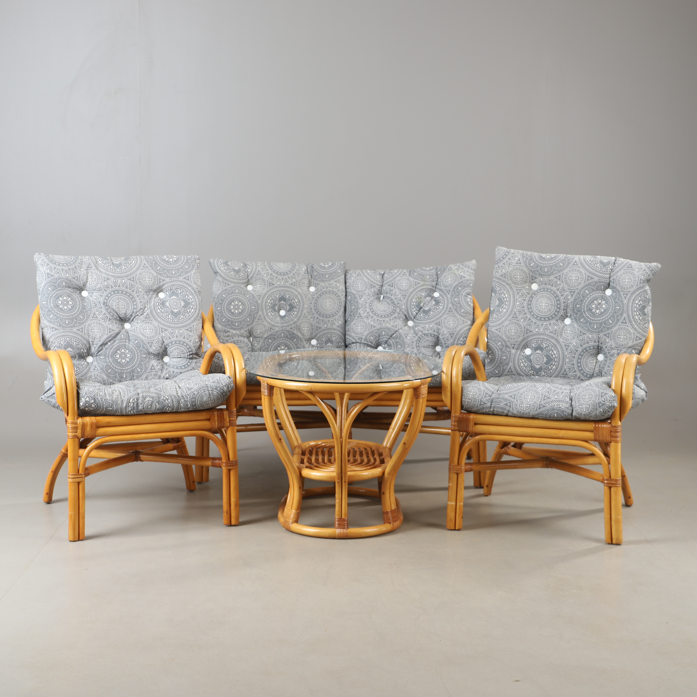 SITTGRUPP, 4 delar, rotting med glasskiva, 1900-talets andra hälft.