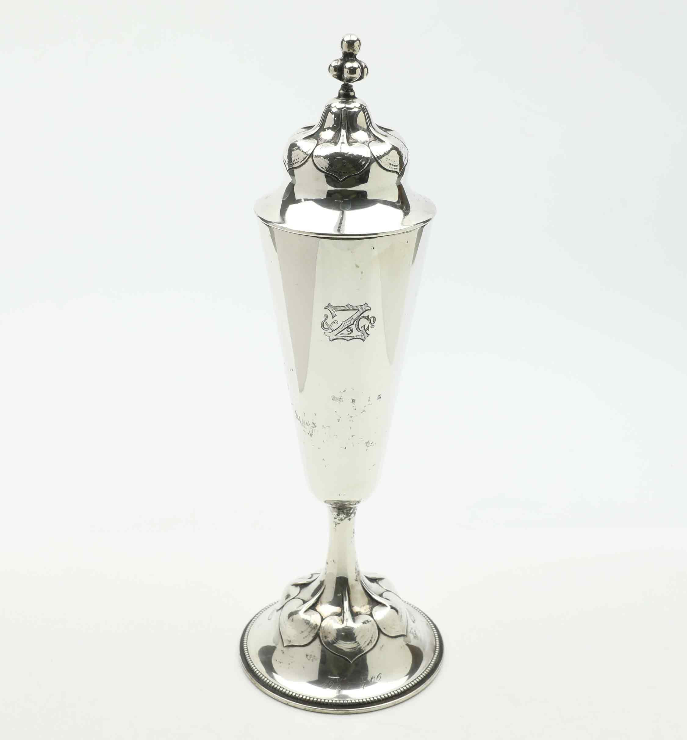 POKAL MED LOCK, silver, CG Hallberg, Stockholm, 1902.